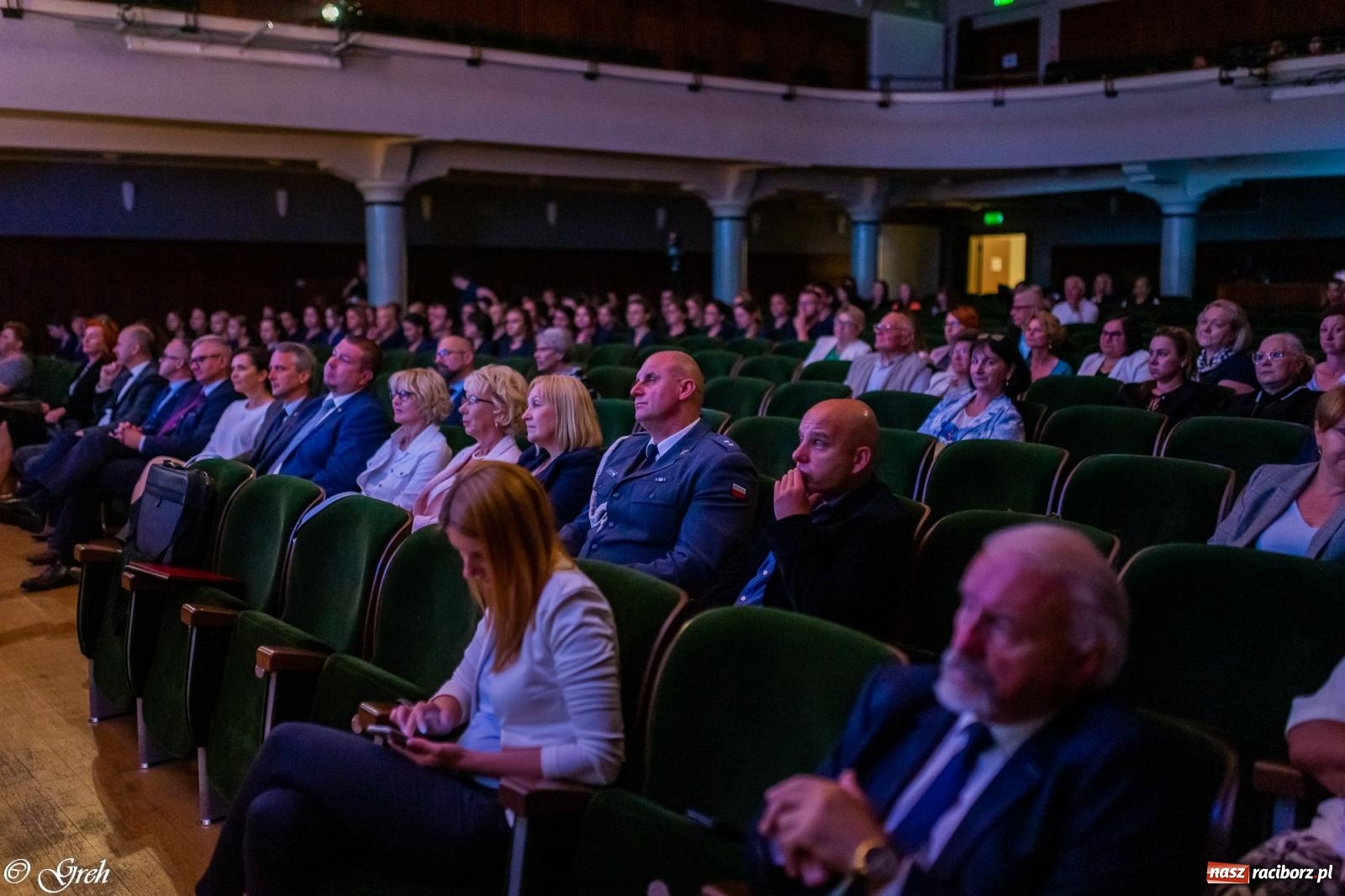 Zdjęcie w galerii na portalu naszraciborz.pl: By zostać pielęgniarką trzeba kochać ludzi. Uroczystość czepkowania studentów ANS w Raciborzu [FOTO i WIDEO] wiadomości z regionu
