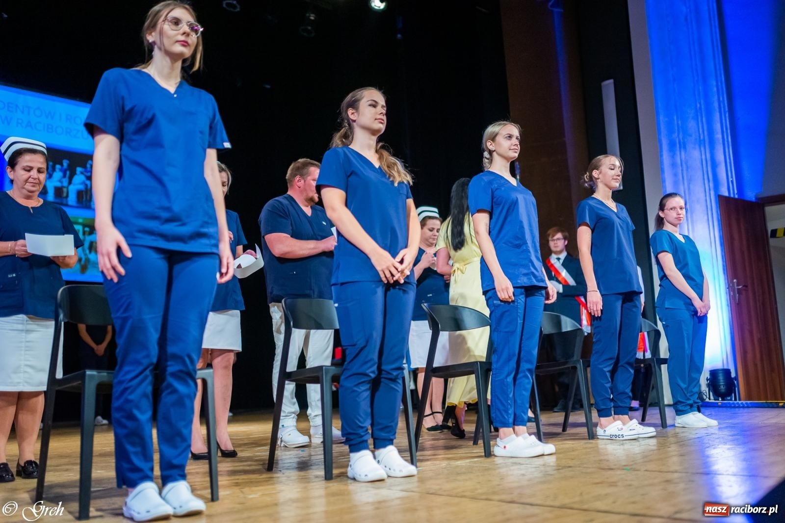 Zdjęcie w galerii na portalu naszraciborz.pl: By zostać pielęgniarką trzeba kochać ludzi. Uroczystość czepkowania studentów ANS w Raciborzu [FOTO i WIDEO] wiadomości z regionu