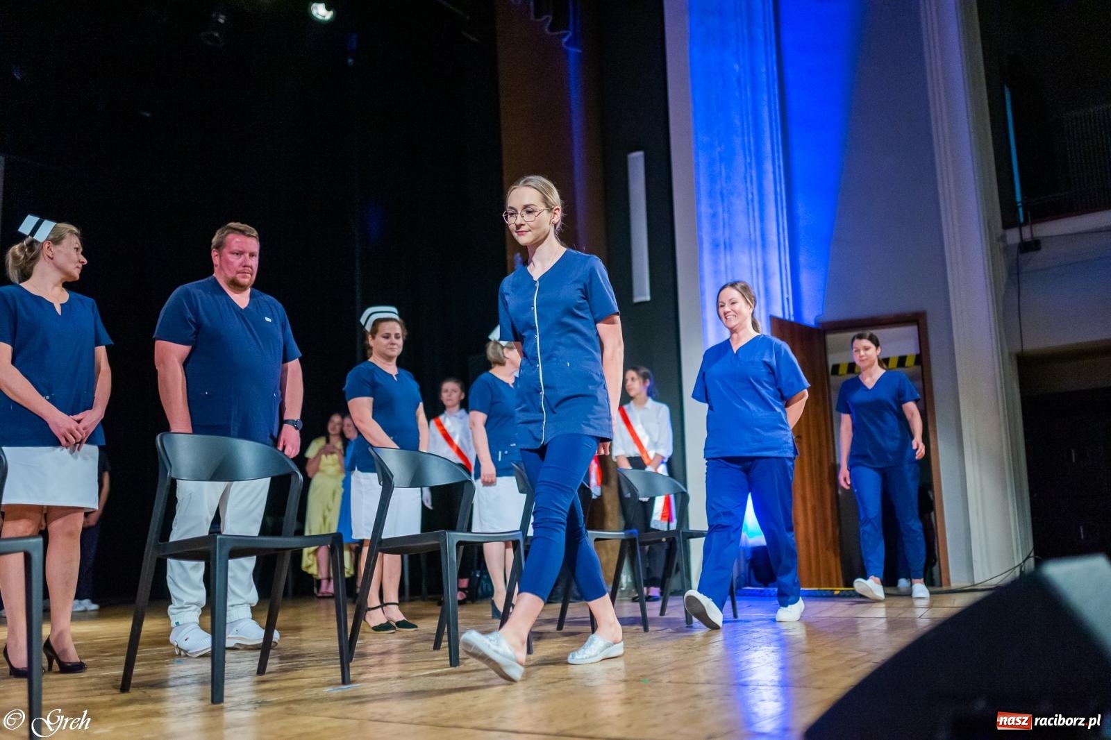 Zdjęcie w galerii na portalu naszraciborz.pl: By zostać pielęgniarką trzeba kochać ludzi. Uroczystość czepkowania studentów ANS w Raciborzu [FOTO i WIDEO] wiadomości z regionu