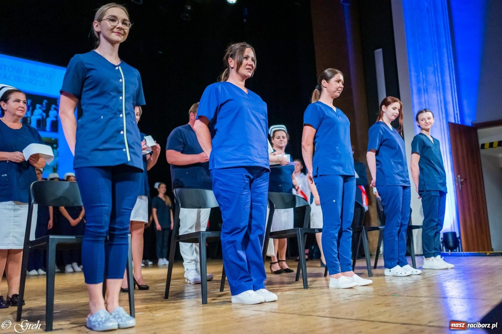 Zdjęcie w galerii na portalu naszraciborz.pl: By zostać pielęgniarką trzeba kochać ludzi. Uroczystość czepkowania studentów ANS w Raciborzu [FOTO i WIDEO] wiadomości z regionu