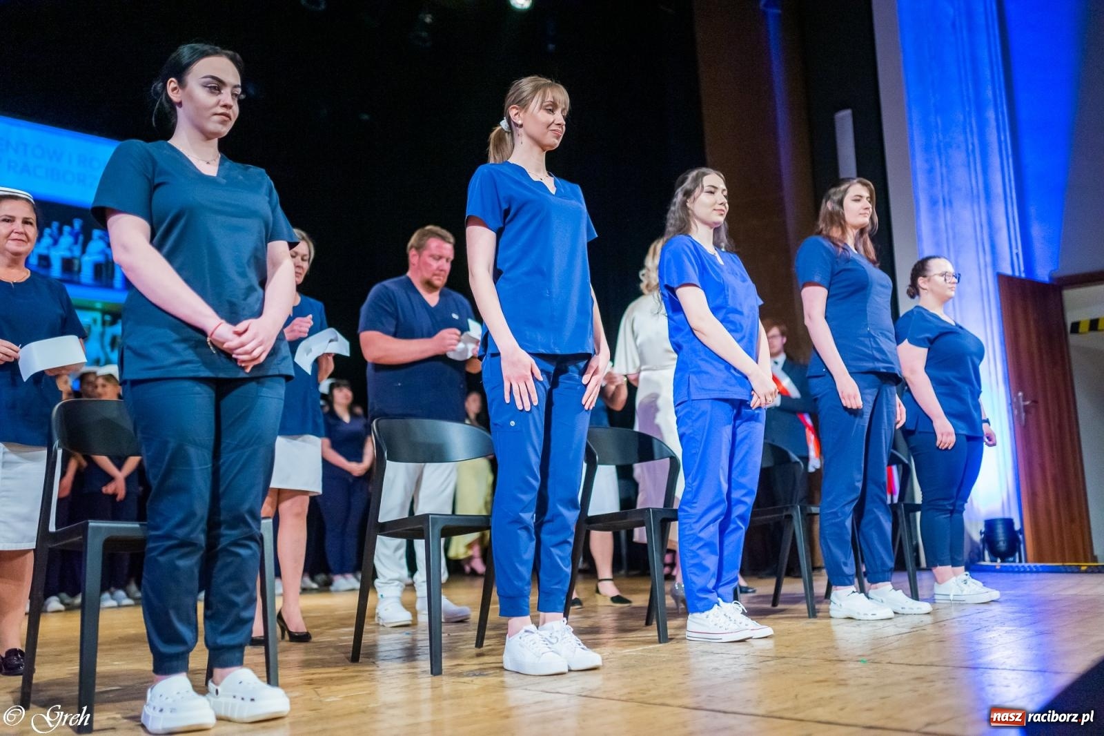 Zdjęcie w galerii na portalu naszraciborz.pl: By zostać pielęgniarką trzeba kochać ludzi. Uroczystość czepkowania studentów ANS w Raciborzu [FOTO i WIDEO] wiadomości z regionu