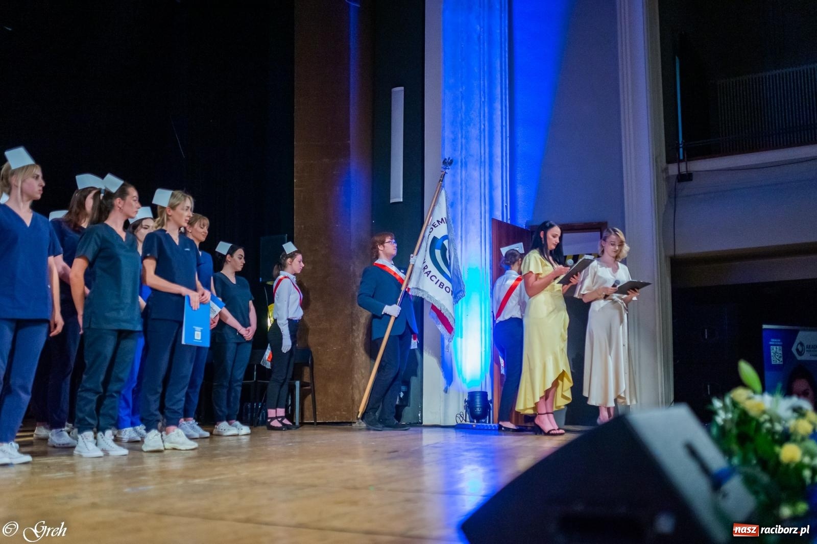 Zdjęcie w galerii na portalu naszraciborz.pl: By zostać pielęgniarką trzeba kochać ludzi. Uroczystość czepkowania studentów ANS w Raciborzu [FOTO i WIDEO] wiadomości z regionu