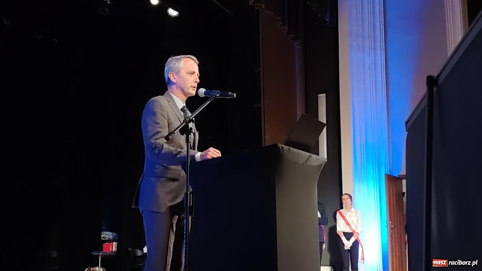 Zdjęcie w galerii na portalu naszraciborz.pl: By zostać pielęgniarką trzeba kochać ludzi. Uroczystość czepkowania studentów ANS w Raciborzu [FOTO i WIDEO] wiadomości z regionu