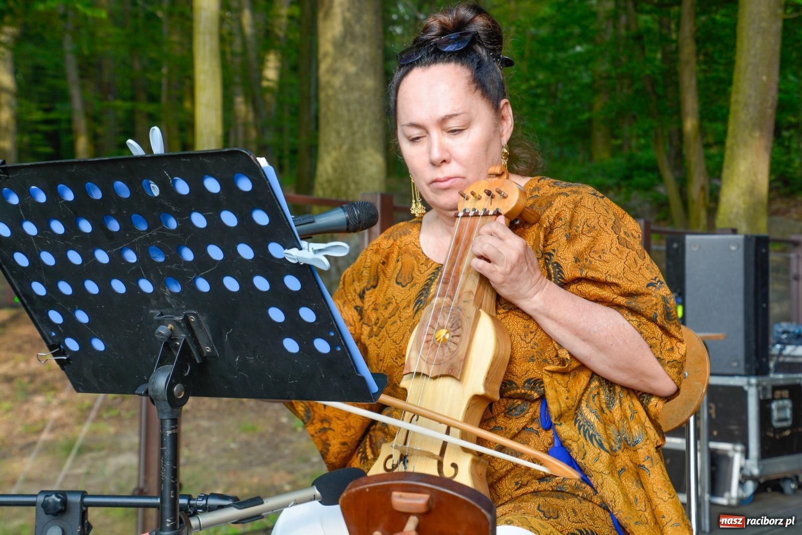 Zdjęcie w galerii na portalu naszraciborz.pl: Amber & Silk project w Zaczarowanym Ogrodzie - spotkanie dwóch kultur i Tai Chi wiadomości z regionu