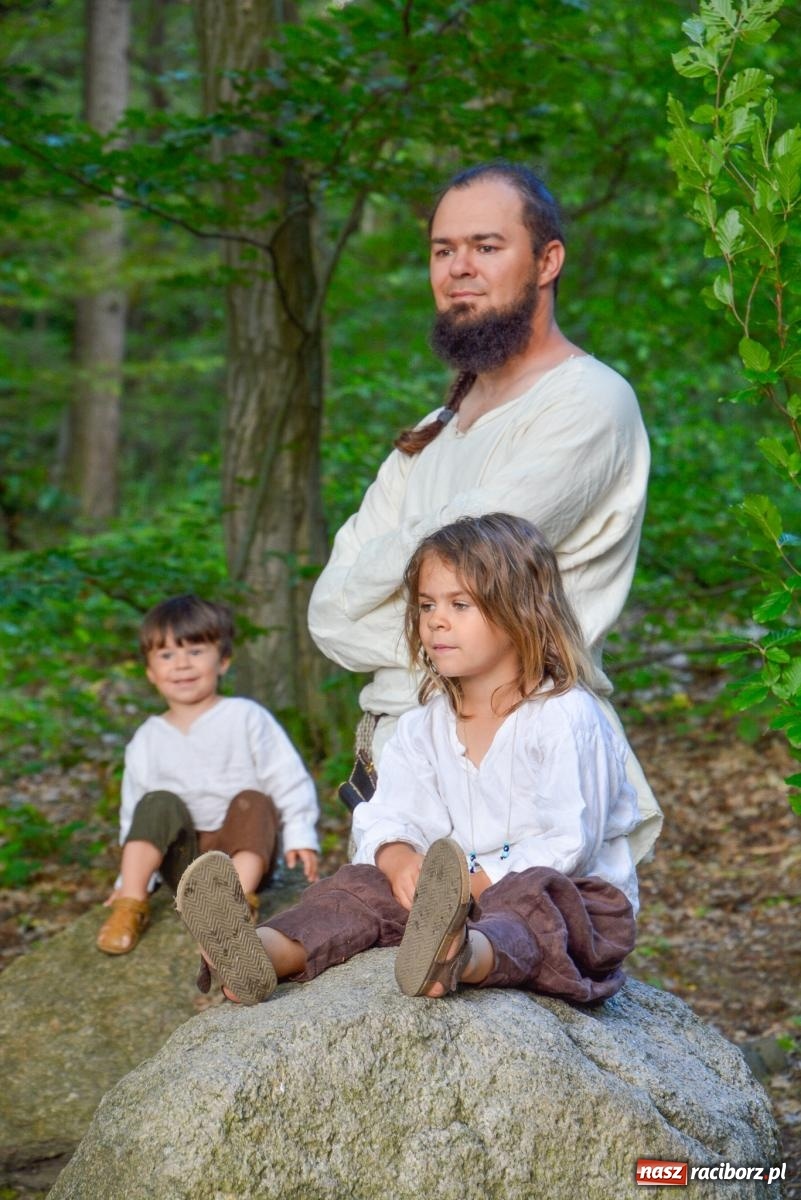 Zdjęcie w galerii na portalu naszraciborz.pl: Amber & Silk project w Zaczarowanym Ogrodzie - spotkanie dwóch kultur i Tai Chi wiadomości z regionu