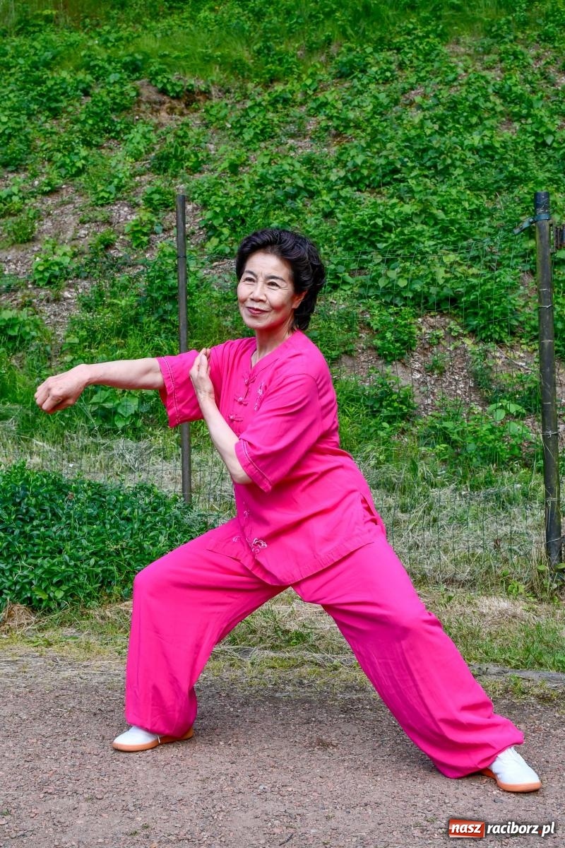 Zdjęcie w galerii na portalu naszraciborz.pl: Amber & Silk project w Zaczarowanym Ogrodzie - spotkanie dwóch kultur i Tai Chi wiadomości z regionu
