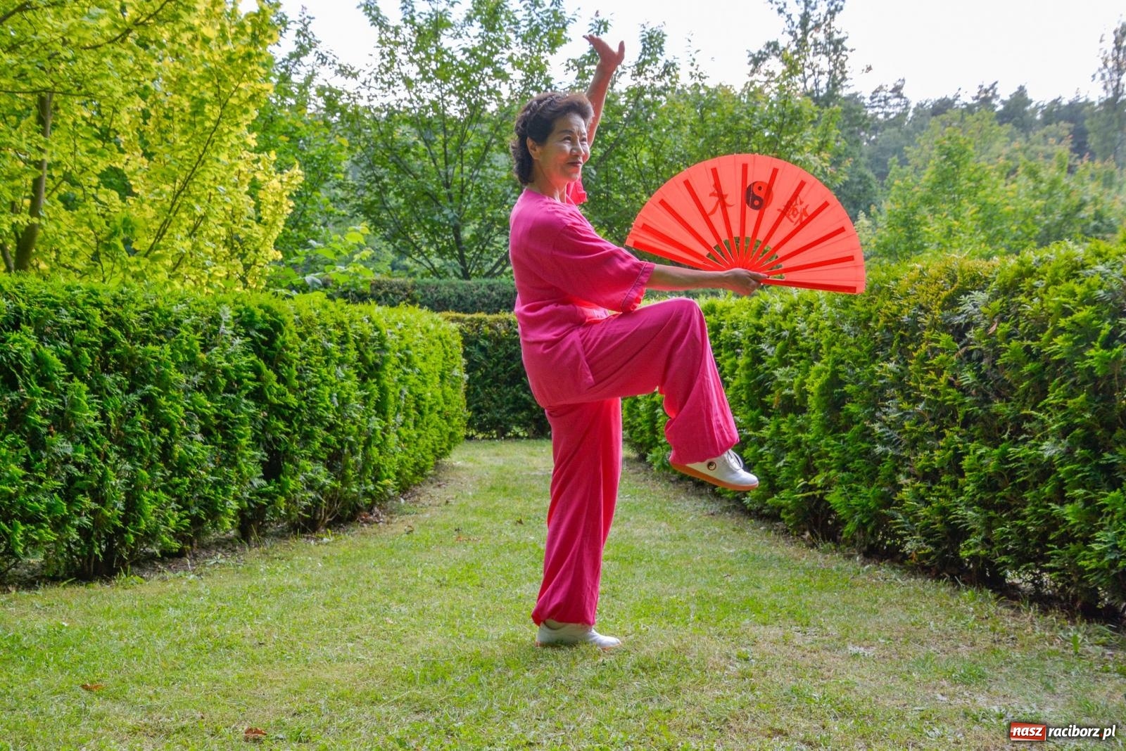 Zdjęcie w galerii na portalu naszraciborz.pl: Amber & Silk project w Zaczarowanym Ogrodzie - spotkanie dwóch kultur i Tai Chi wiadomości z regionu