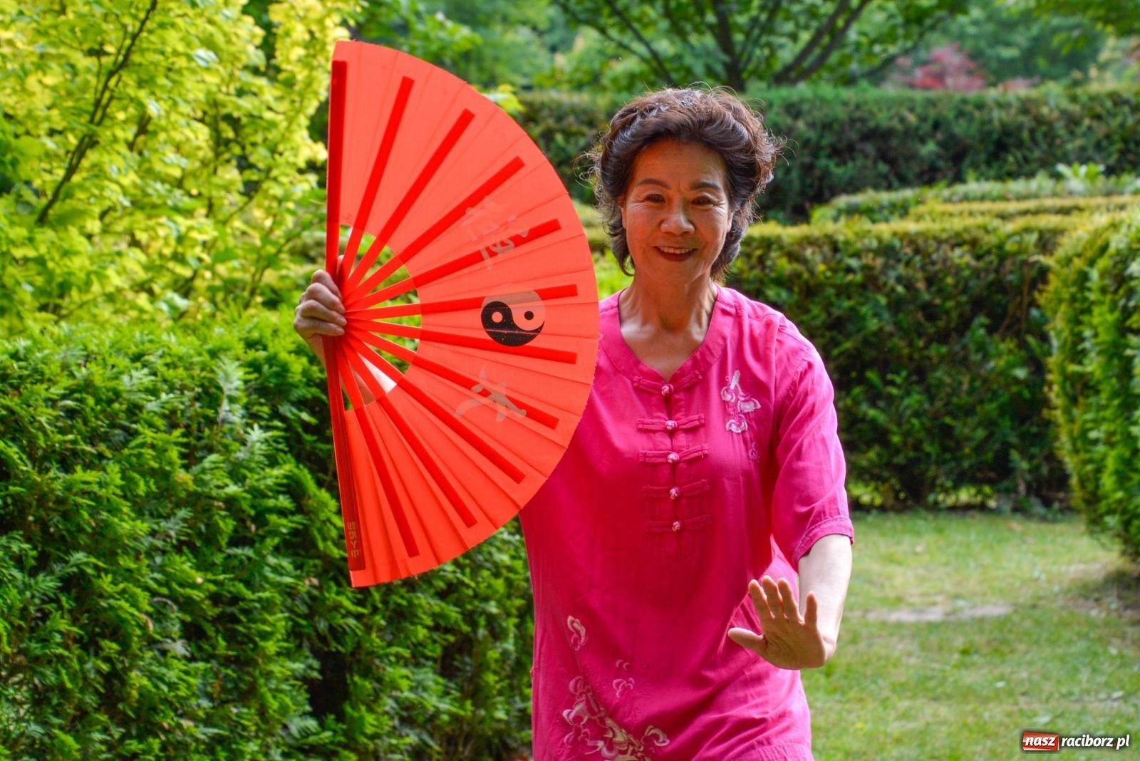 Zdjęcie w galerii na portalu naszraciborz.pl: Amber & Silk project w Zaczarowanym Ogrodzie - spotkanie dwóch kultur i Tai Chi wiadomości z regionu