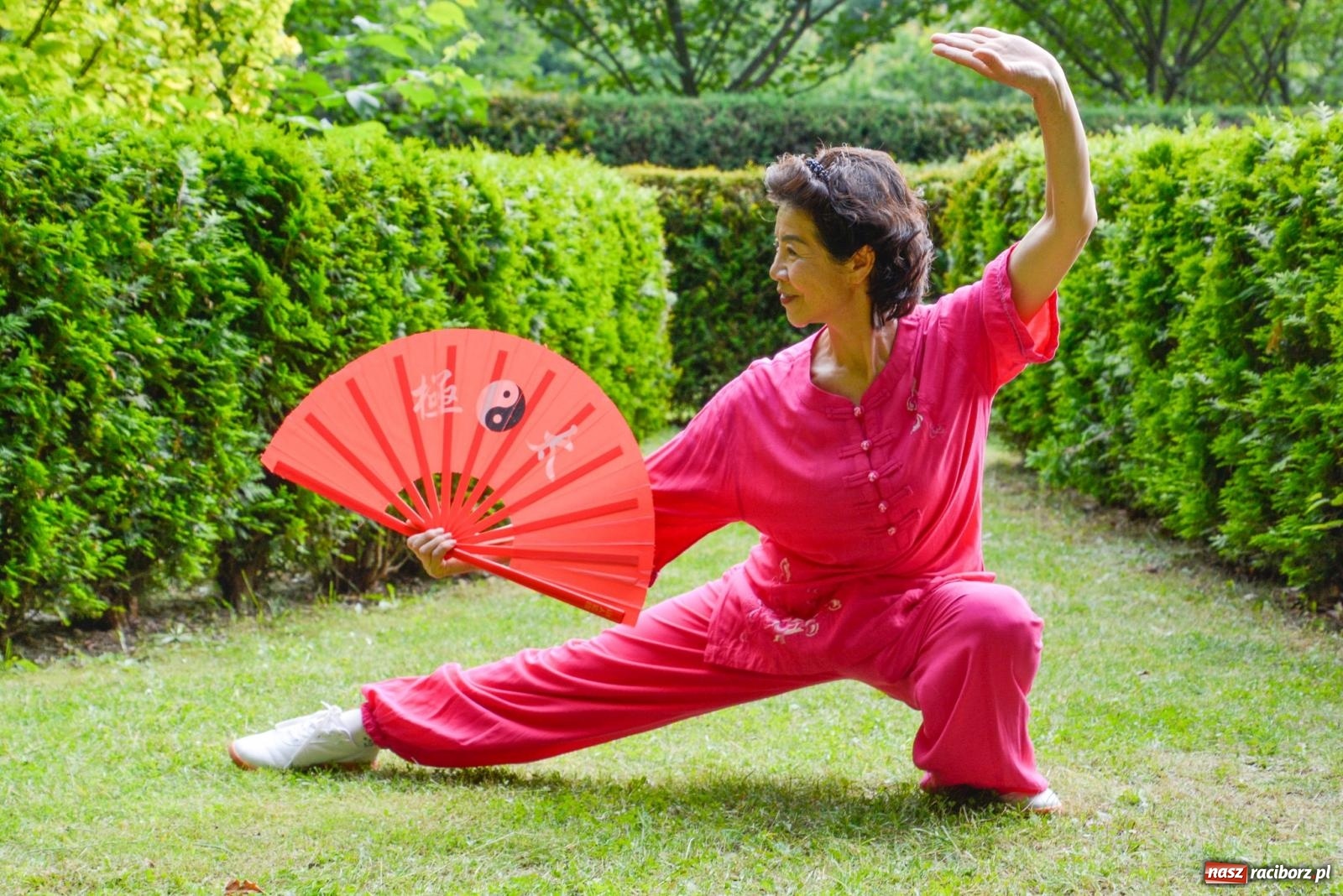 Zdjęcie w galerii na portalu naszraciborz.pl: Amber & Silk project w Zaczarowanym Ogrodzie - spotkanie dwóch kultur i Tai Chi wiadomości z regionu
