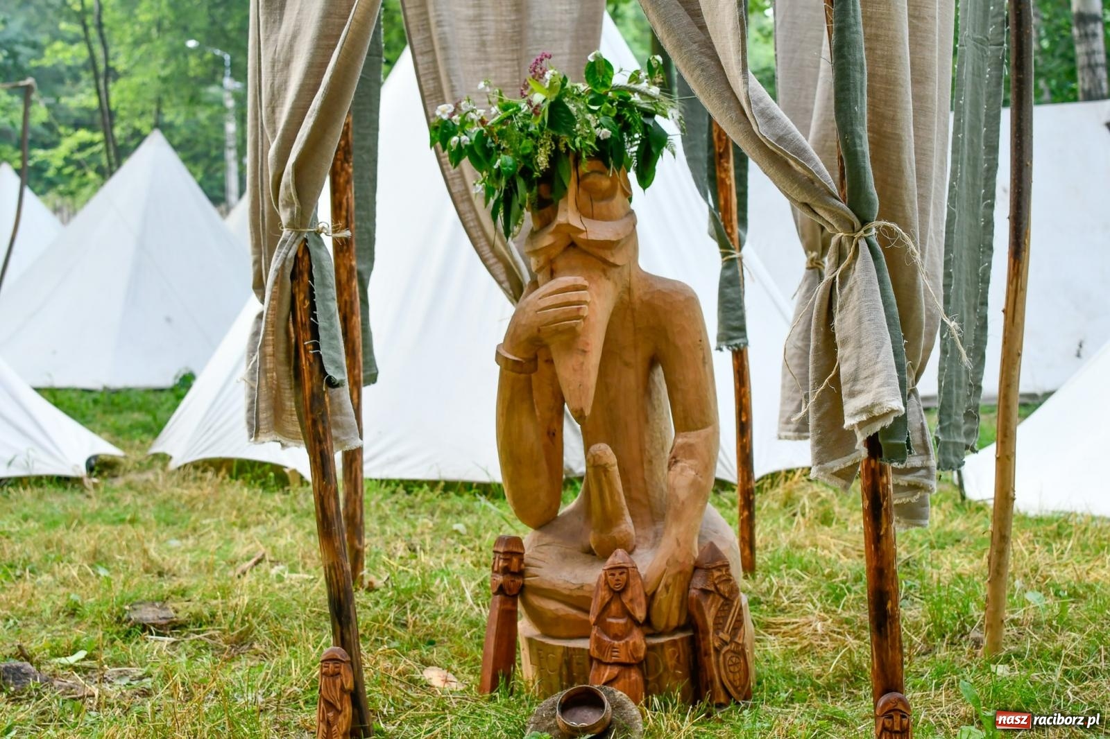 Zdjęcie w galerii na portalu naszraciborz.pl: Gród pod Oborą tętni życiem. Ruszył festiwal średniowieczny [FOTO i WIDEO] wiadomości z regionu