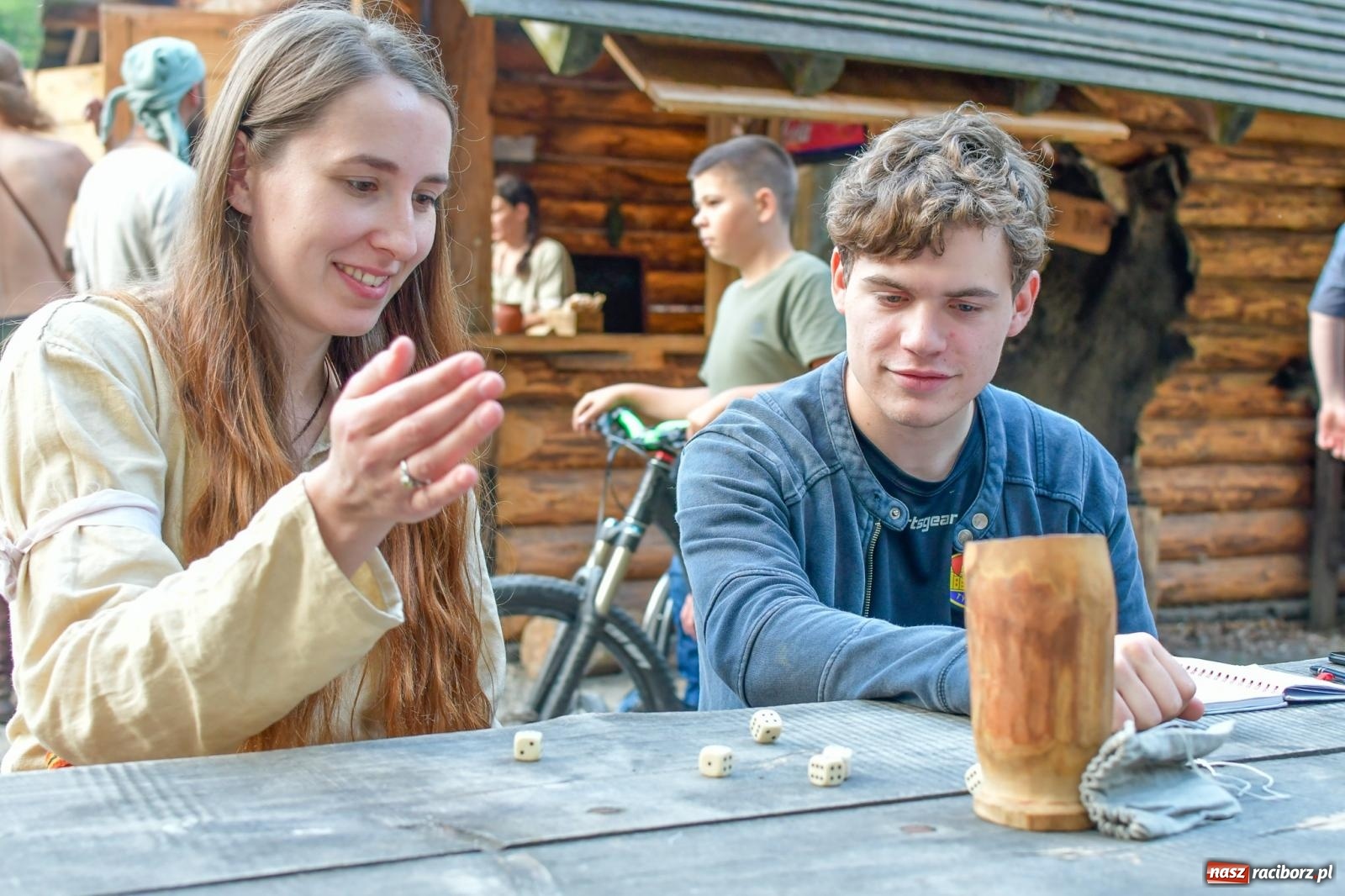 Zdjęcie w galerii na portalu naszraciborz.pl: Gród pod Oborą tętni życiem. Ruszył festiwal średniowieczny [FOTO i WIDEO] wiadomości z regionu