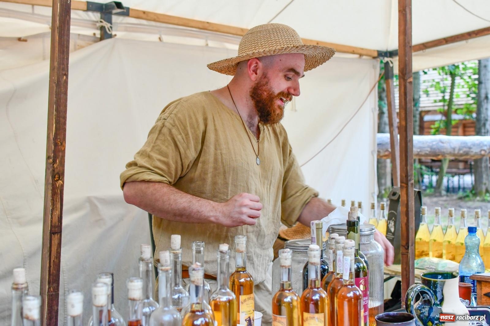 Zdjęcie w galerii na portalu naszraciborz.pl: Gród pod Oborą tętni życiem. Ruszył festiwal średniowieczny [FOTO i WIDEO] wiadomości z regionu