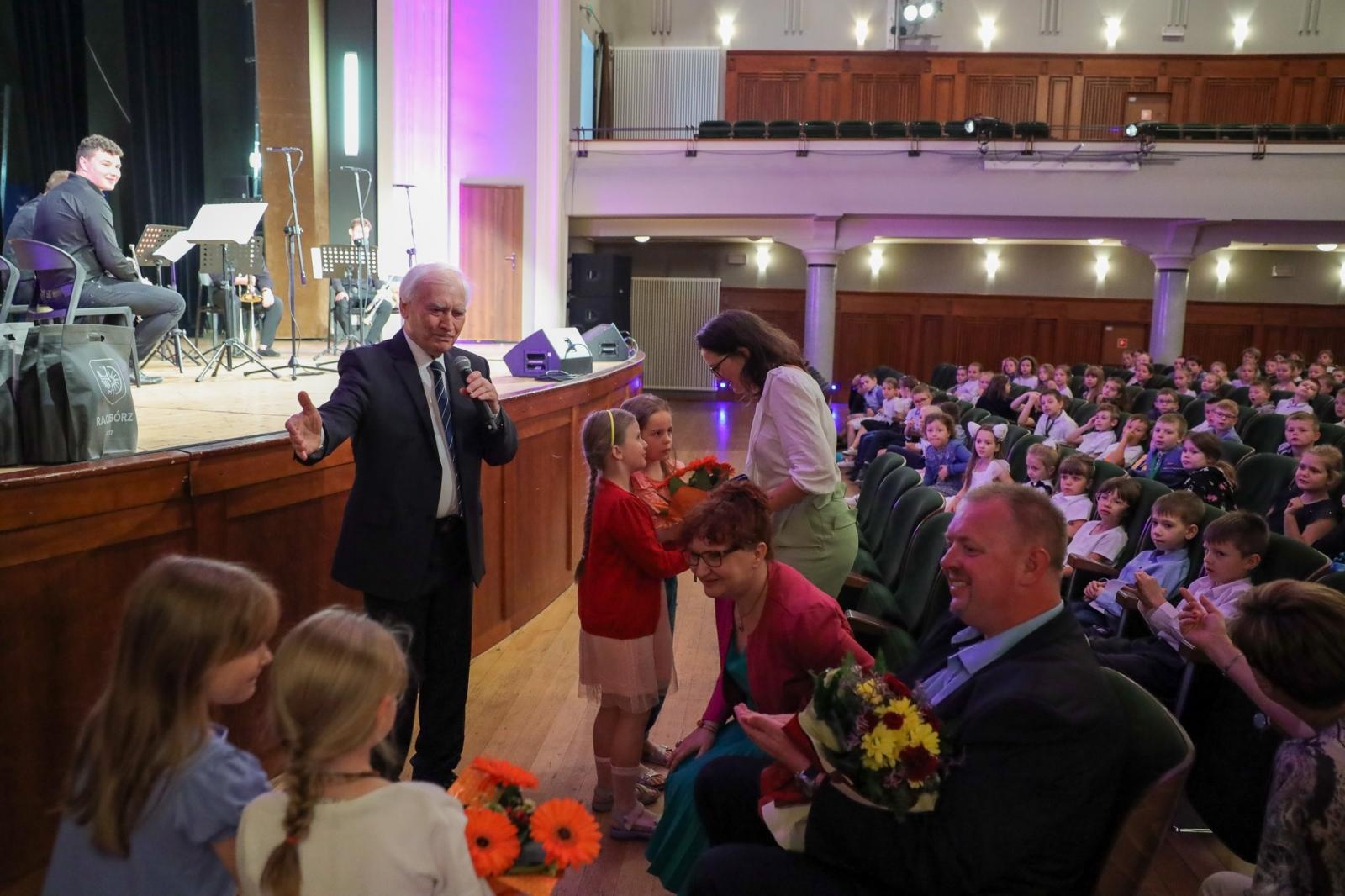Zdjęcie w galerii na portalu naszraciborz.pl: Mocny akcent na zakończenie koncertów umuzykalniających wiadomości z regionu