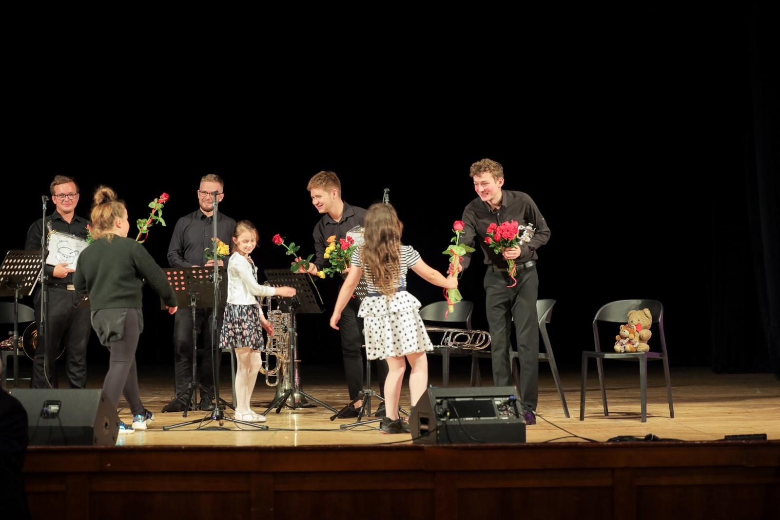 Zdjęcie w galerii na portalu naszraciborz.pl: Mocny akcent na zakończenie koncertów umuzykalniających wiadomości z regionu