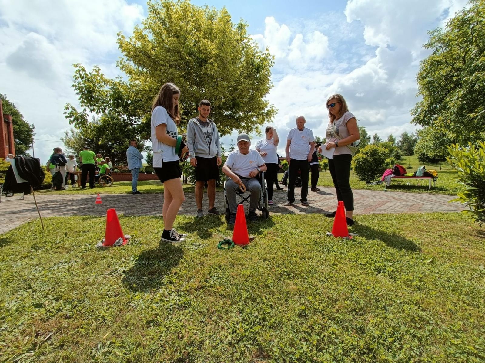 Zdjęcie w galerii na portalu naszraciborz.pl: Seniorzy ze Złotej Jesieni na Spartakiadzie DPS-ów wiadomości z regionu