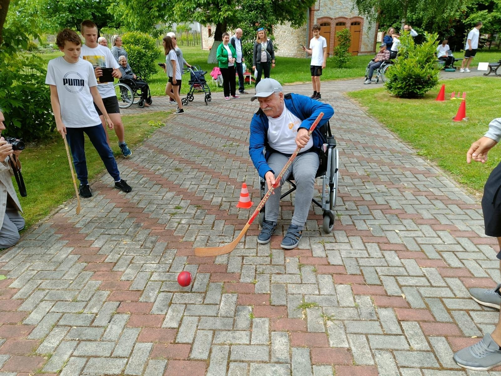 Zdjęcie w galerii na portalu naszraciborz.pl: Seniorzy ze Złotej Jesieni na Spartakiadzie DPS-ów wiadomości z regionu