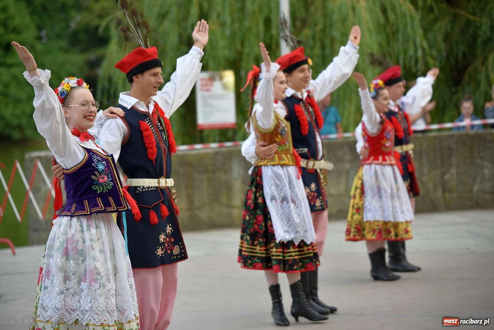 Zdjęcie w galerii na portalu naszraciborz.pl: Raciborska Noc Świętojańska - barwne widowisko nad wodą [FOTO i WIDEO] wiadomości z regionu