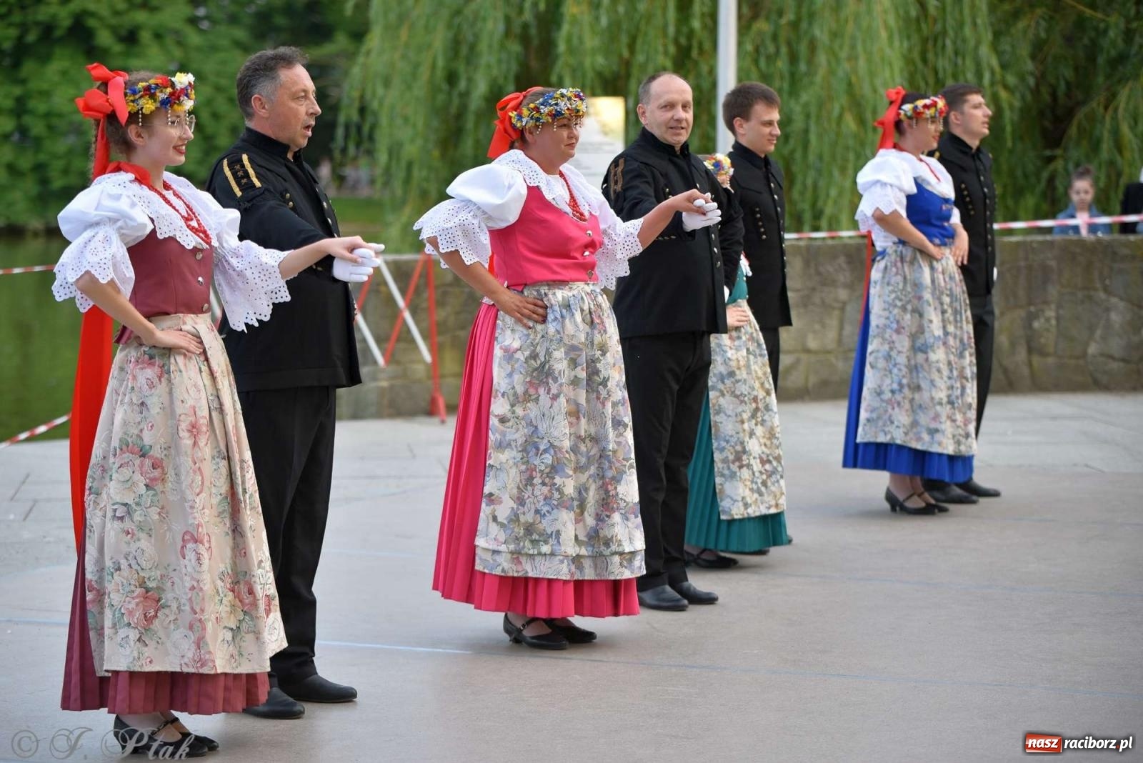 Zdjęcie w galerii na portalu naszraciborz.pl: Raciborska Noc Świętojańska - barwne widowisko nad wodą [FOTO i WIDEO] wiadomości z regionu