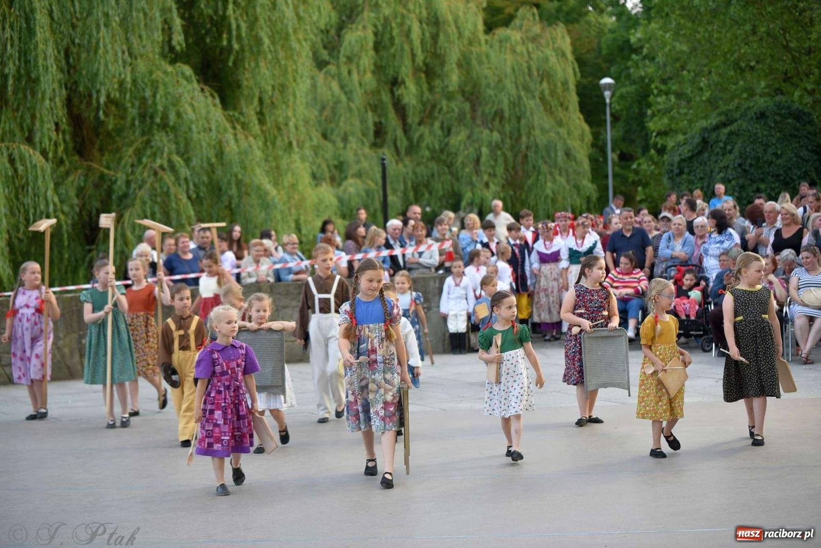 Zdjęcie w galerii na portalu naszraciborz.pl: Raciborska Noc Świętojańska - barwne widowisko nad wodą [FOTO i WIDEO] wiadomości z regionu
