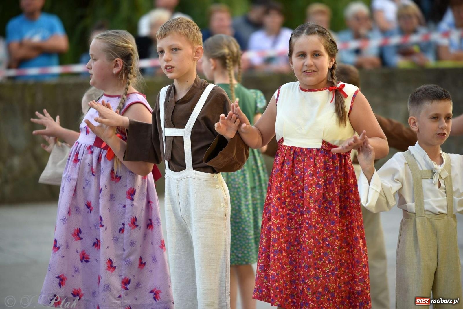 Zdjęcie w galerii na portalu naszraciborz.pl: Raciborska Noc Świętojańska - barwne widowisko nad wodą [FOTO i WIDEO] wiadomości z regionu