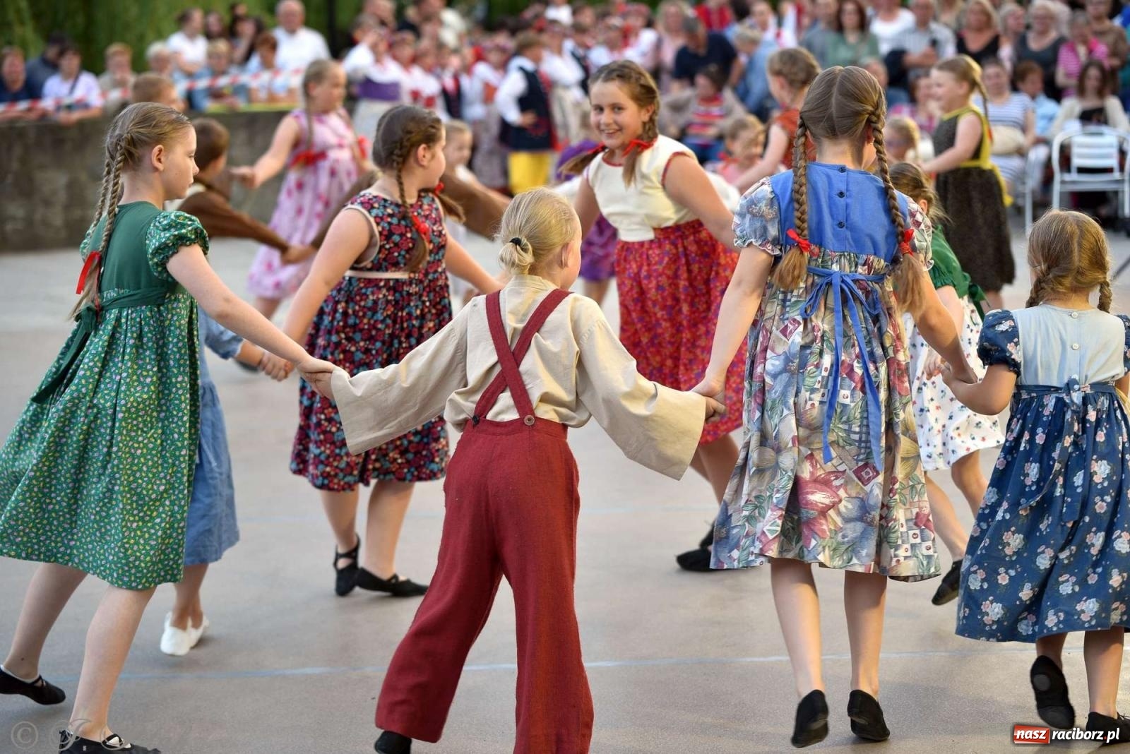 Zdjęcie w galerii na portalu naszraciborz.pl: Raciborska Noc Świętojańska - barwne widowisko nad wodą [FOTO i WIDEO] wiadomości z regionu