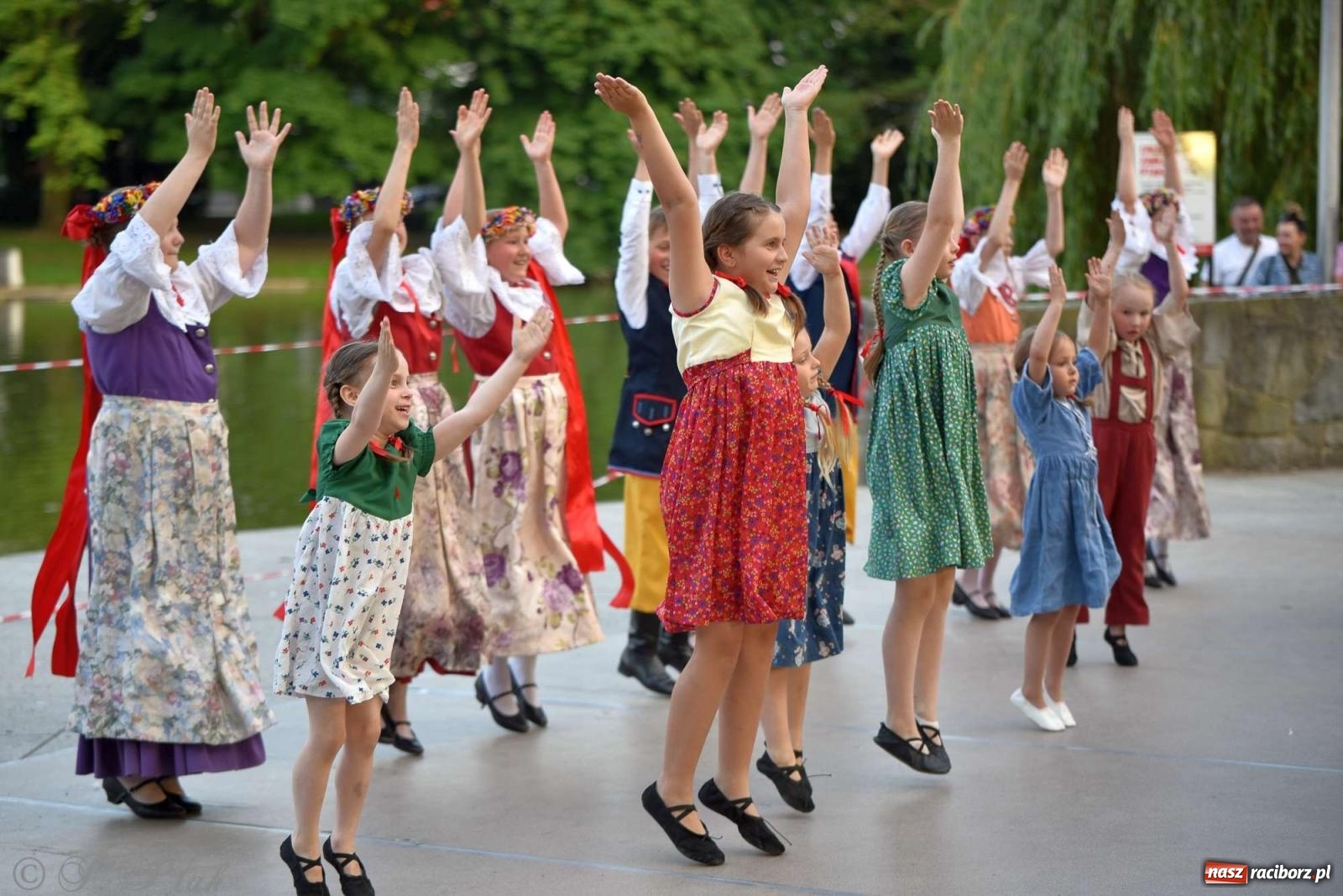 Zdjęcie w galerii na portalu naszraciborz.pl: Raciborska Noc Świętojańska - barwne widowisko nad wodą [FOTO i WIDEO] wiadomości z regionu