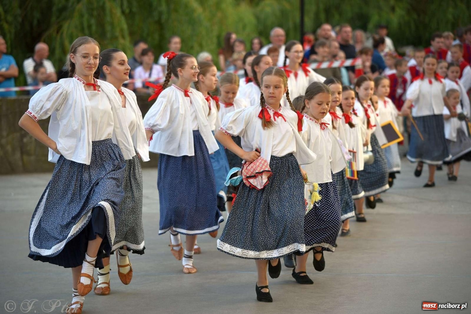 Zdjęcie w galerii na portalu naszraciborz.pl: Raciborska Noc Świętojańska - barwne widowisko nad wodą [FOTO i WIDEO] wiadomości z regionu