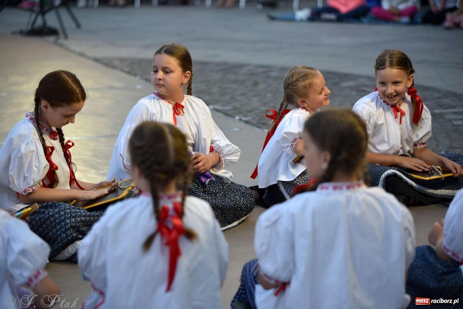 Zdjęcie w galerii na portalu naszraciborz.pl: Raciborska Noc Świętojańska - barwne widowisko nad wodą [FOTO i WIDEO] wiadomości z regionu