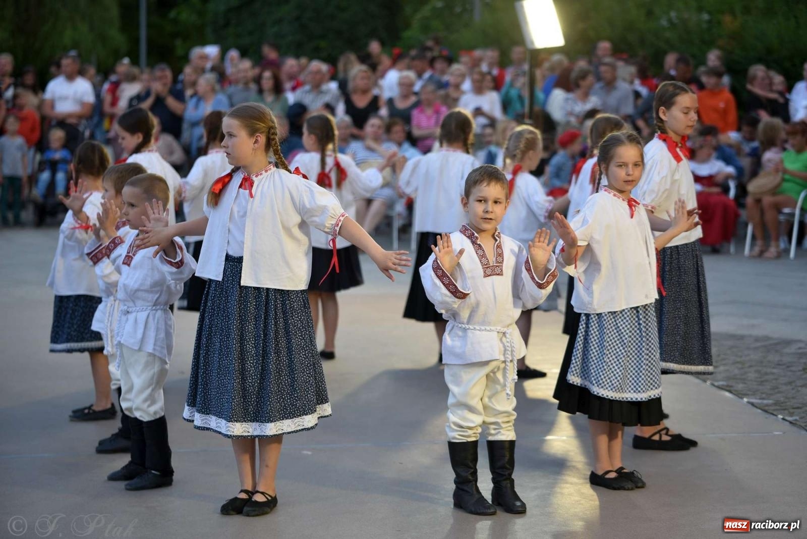 Zdjęcie w galerii na portalu naszraciborz.pl: Raciborska Noc Świętojańska - barwne widowisko nad wodą [FOTO i WIDEO] wiadomości z regionu
