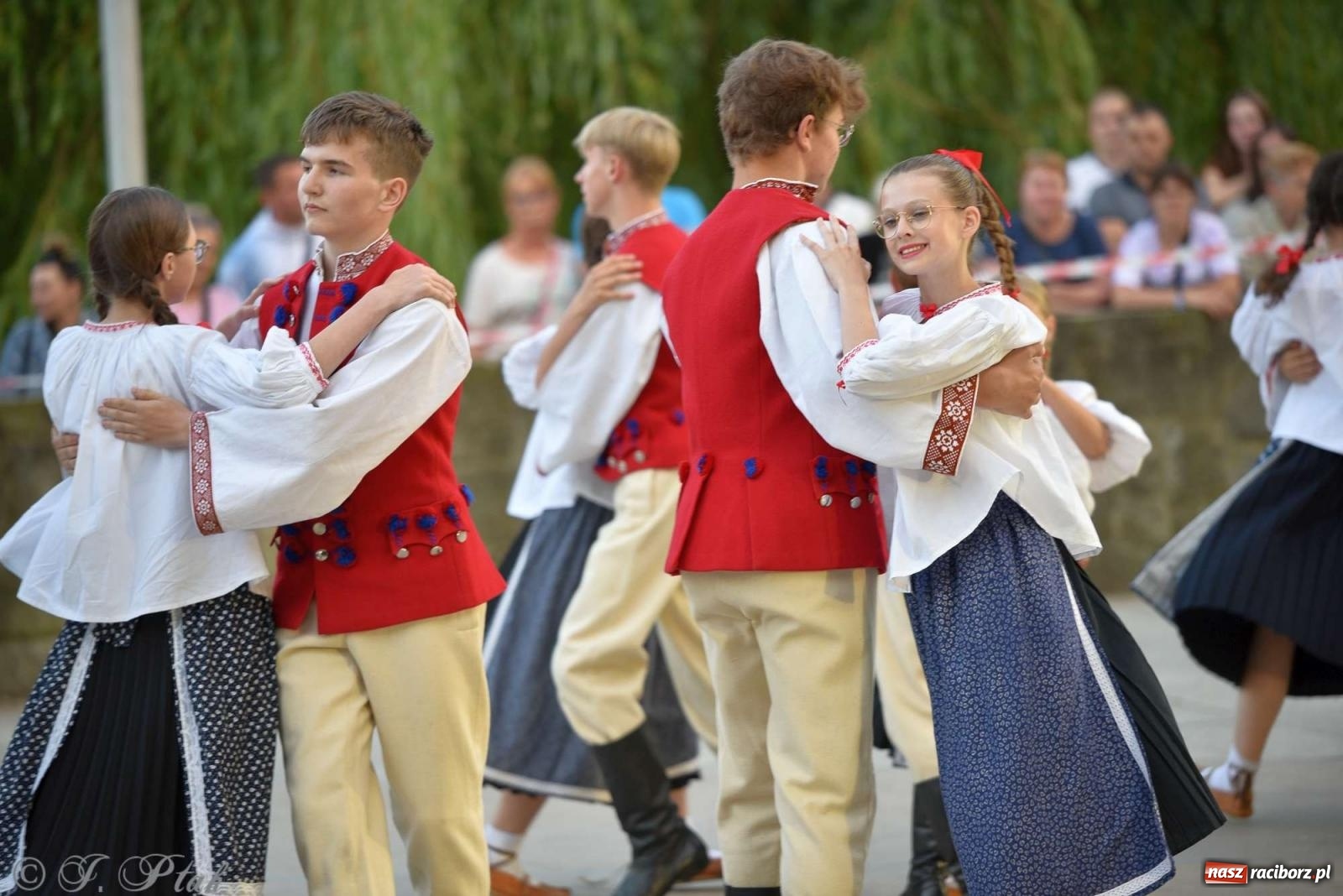 Zdjęcie w galerii na portalu naszraciborz.pl: Raciborska Noc Świętojańska - barwne widowisko nad wodą [FOTO i WIDEO] wiadomości z regionu