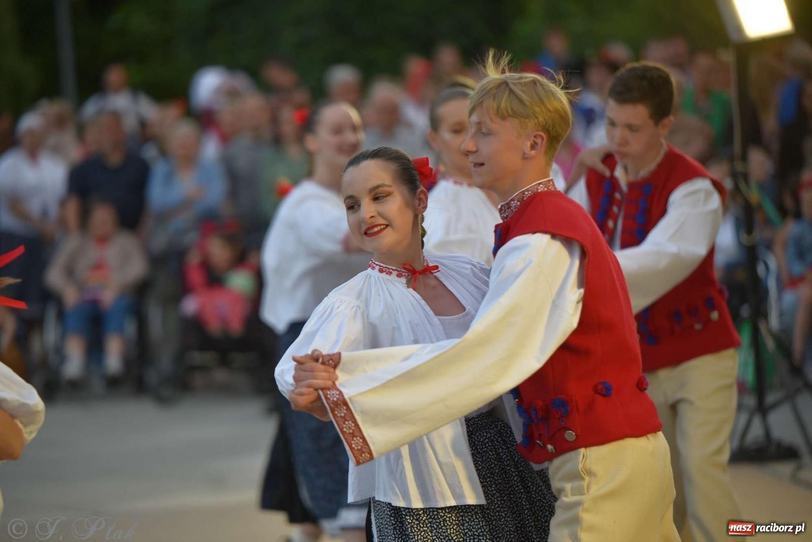 Zdjęcie w galerii na portalu naszraciborz.pl: Raciborska Noc Świętojańska - barwne widowisko nad wodą [FOTO i WIDEO] wiadomości z regionu