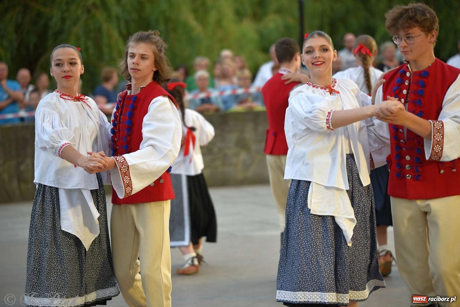 Zdjęcie w galerii na portalu naszraciborz.pl: Raciborska Noc Świętojańska - barwne widowisko nad wodą [FOTO i WIDEO] wiadomości z regionu