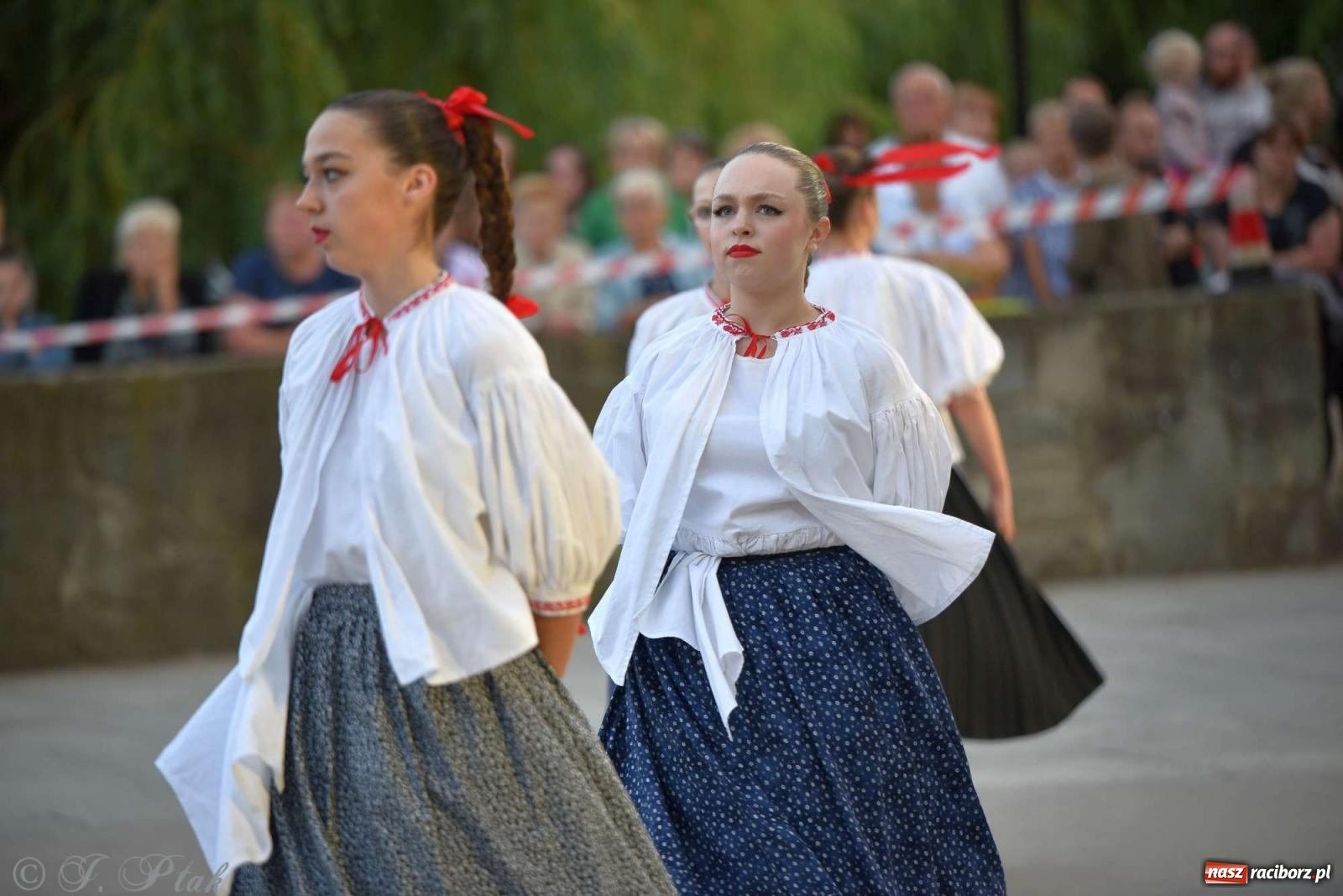 Zdjęcie w galerii na portalu naszraciborz.pl: Raciborska Noc Świętojańska - barwne widowisko nad wodą [FOTO i WIDEO] wiadomości z regionu