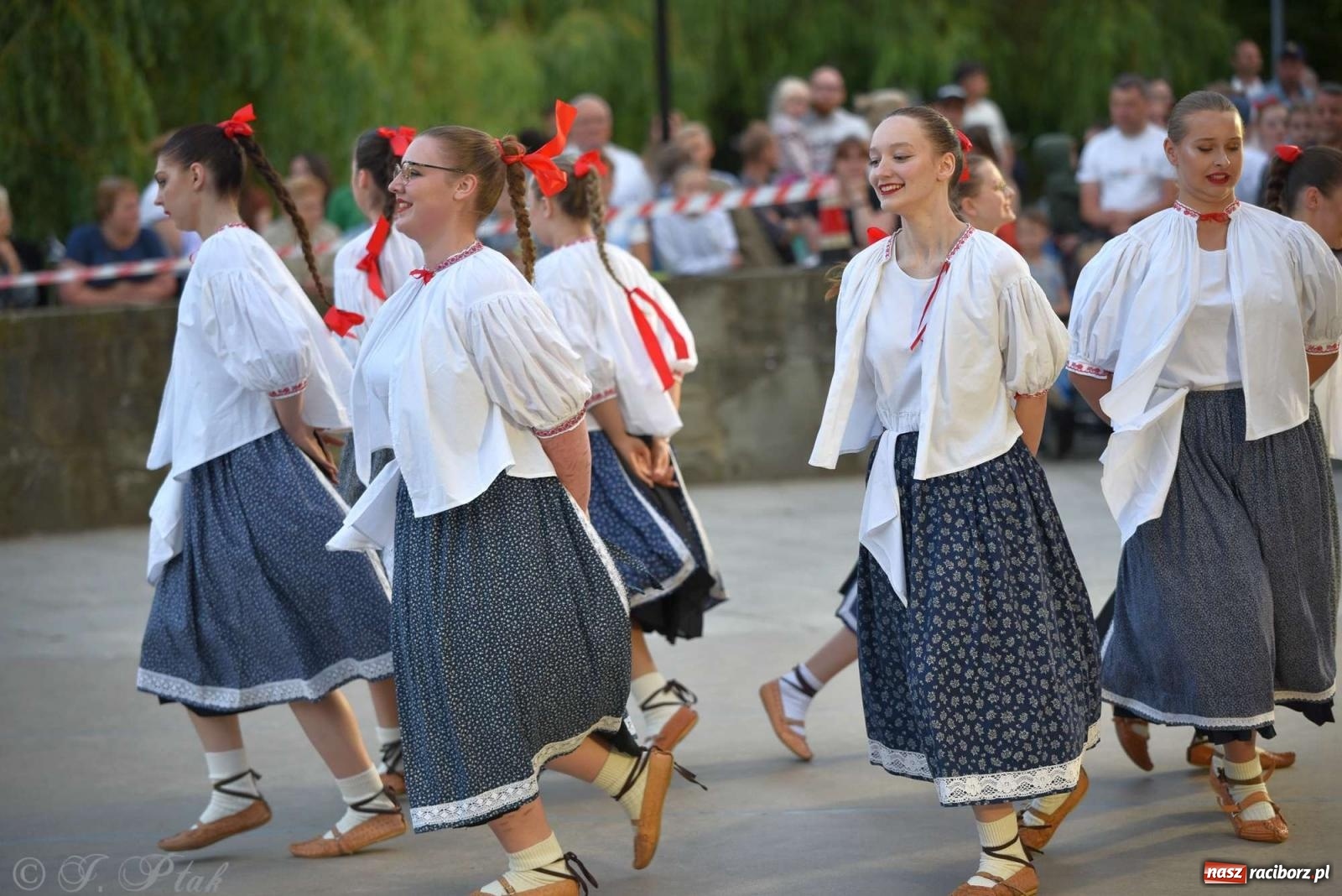 Zdjęcie w galerii na portalu naszraciborz.pl: Raciborska Noc Świętojańska - barwne widowisko nad wodą [FOTO i WIDEO] wiadomości z regionu