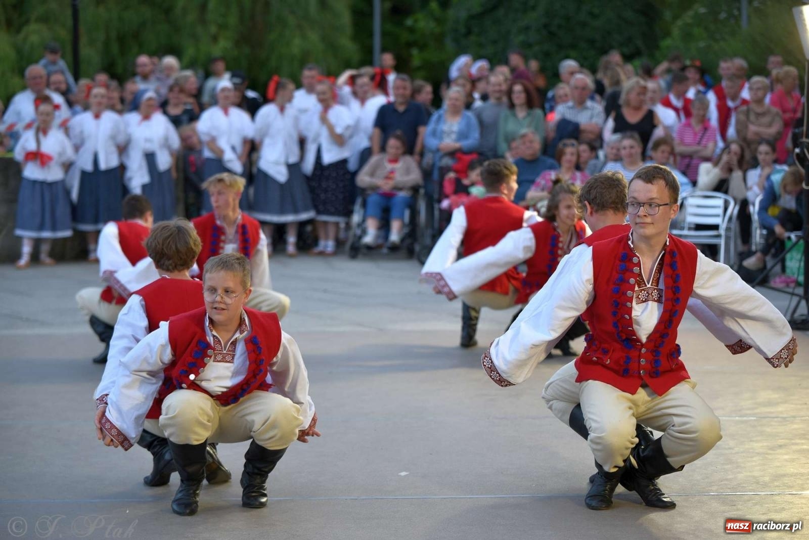 Zdjęcie w galerii na portalu naszraciborz.pl: Raciborska Noc Świętojańska - barwne widowisko nad wodą [FOTO i WIDEO] wiadomości z regionu