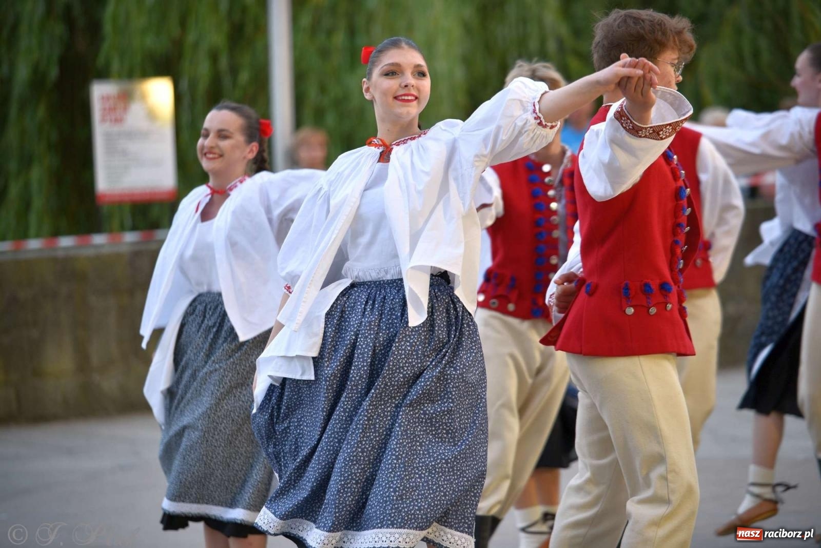 Zdjęcie w galerii na portalu naszraciborz.pl: Raciborska Noc Świętojańska - barwne widowisko nad wodą [FOTO i WIDEO] wiadomości z regionu