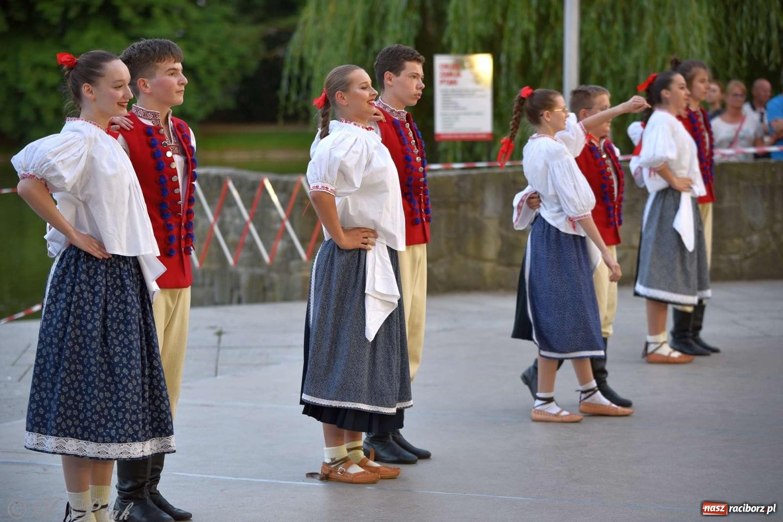Zdjęcie w galerii na portalu naszraciborz.pl: Raciborska Noc Świętojańska - barwne widowisko nad wodą [FOTO i WIDEO] wiadomości z regionu