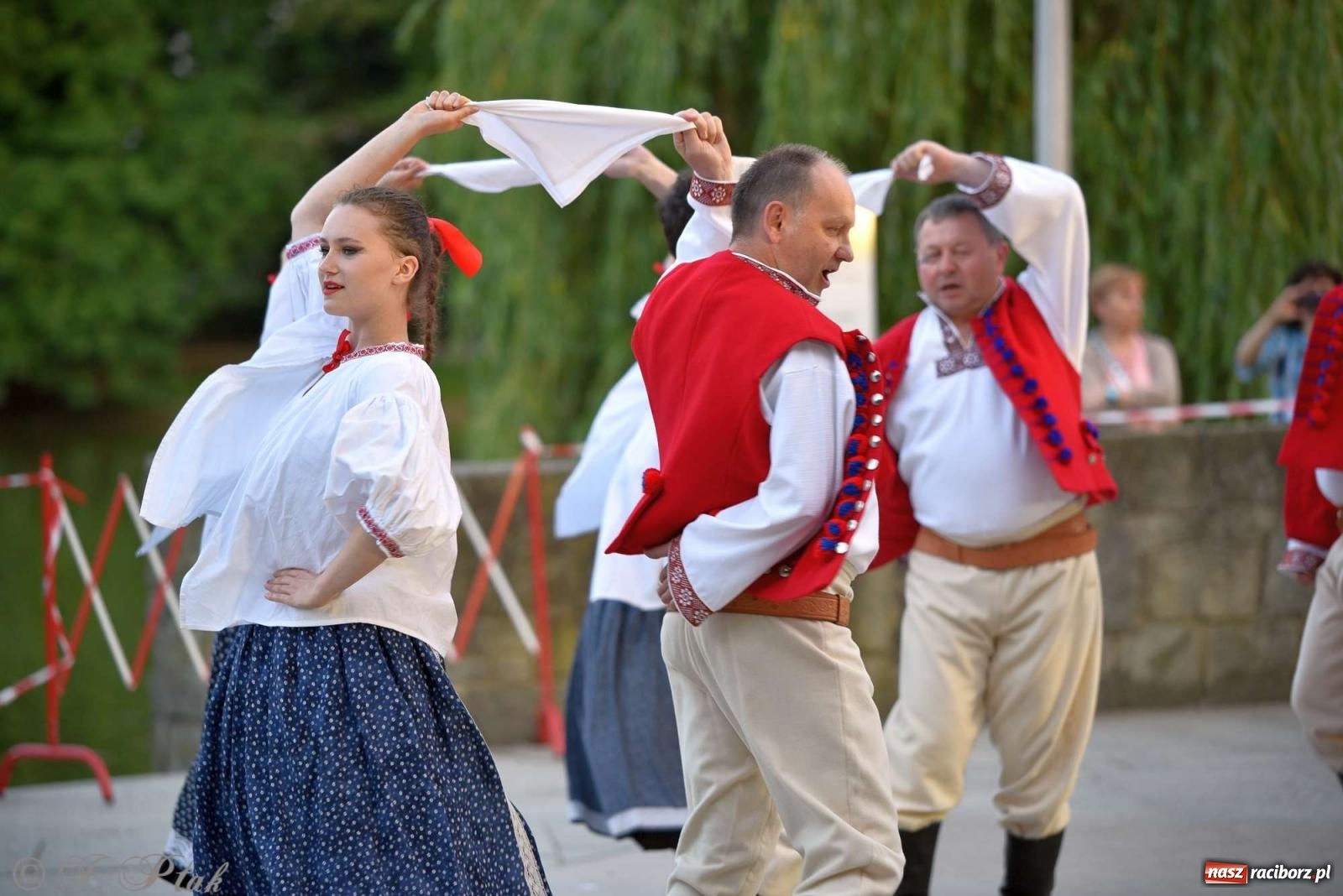 Zdjęcie w galerii na portalu naszraciborz.pl: Raciborska Noc Świętojańska - barwne widowisko nad wodą [FOTO i WIDEO] wiadomości z regionu