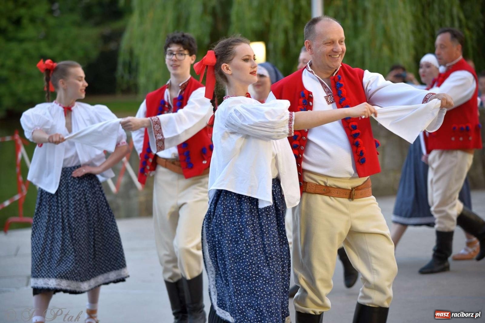 Zdjęcie w galerii na portalu naszraciborz.pl: Raciborska Noc Świętojańska - barwne widowisko nad wodą [FOTO i WIDEO] wiadomości z regionu