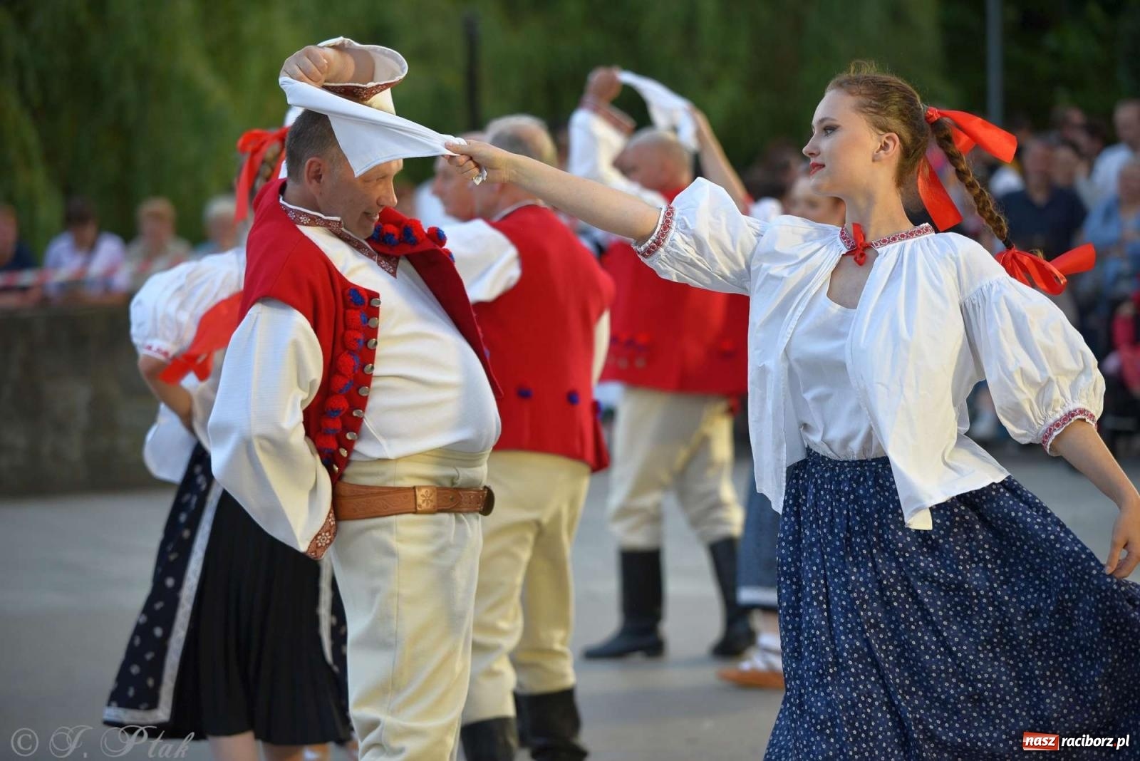 Zdjęcie w galerii na portalu naszraciborz.pl: Raciborska Noc Świętojańska - barwne widowisko nad wodą [FOTO i WIDEO] wiadomości z regionu