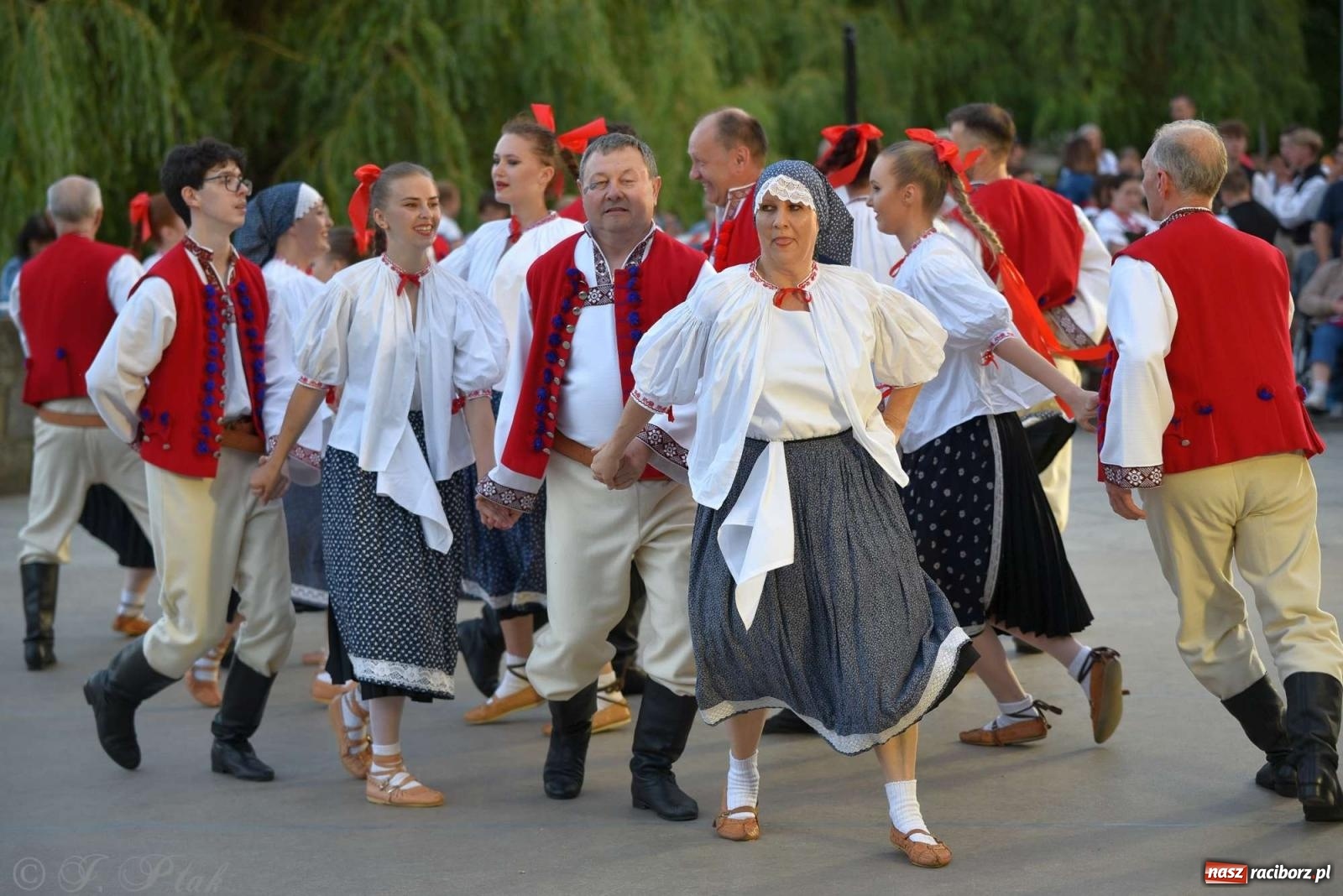 Zdjęcie w galerii na portalu naszraciborz.pl: Raciborska Noc Świętojańska - barwne widowisko nad wodą [FOTO i WIDEO] wiadomości z regionu