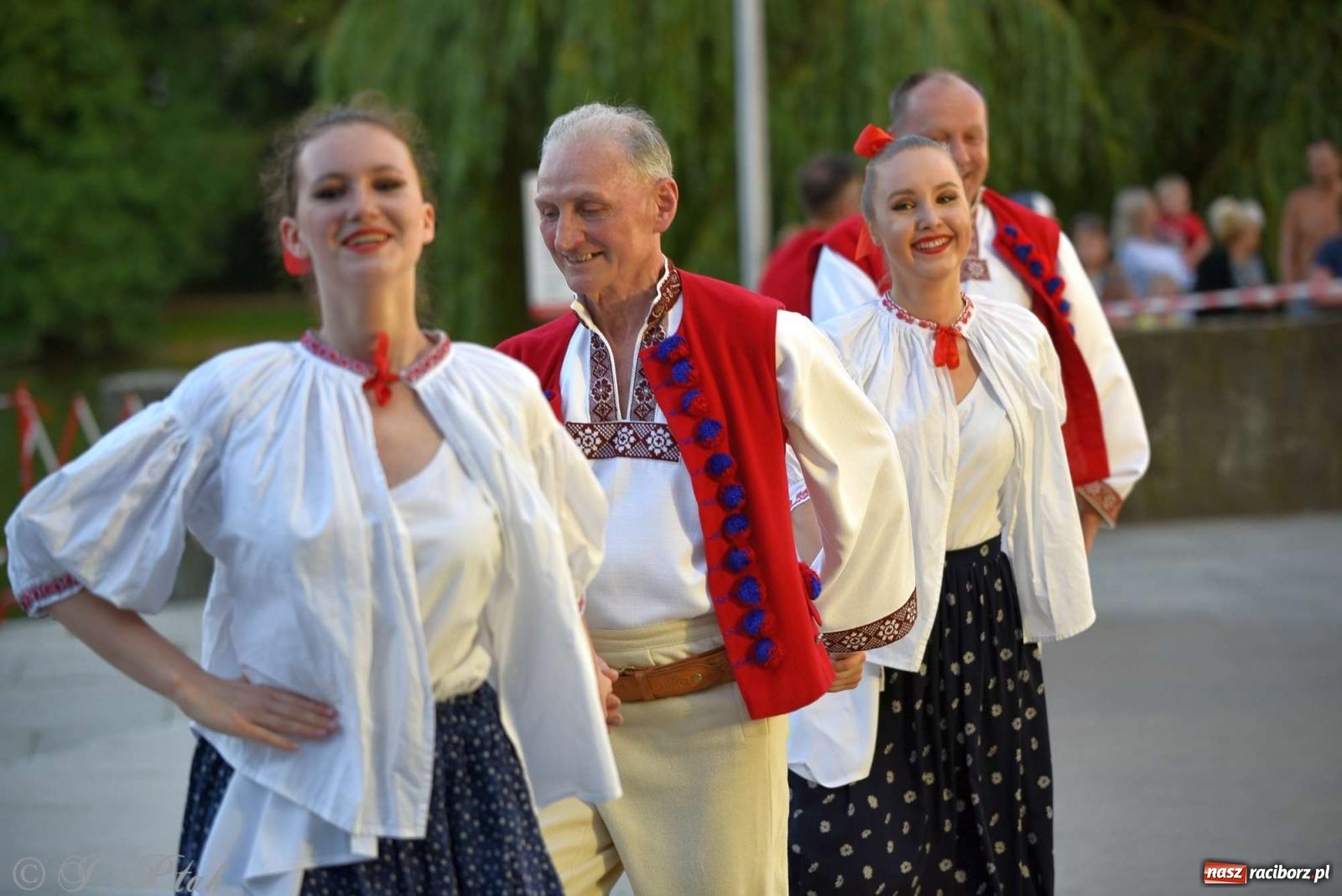 Zdjęcie w galerii na portalu naszraciborz.pl: Raciborska Noc Świętojańska - barwne widowisko nad wodą [FOTO i WIDEO] wiadomości z regionu