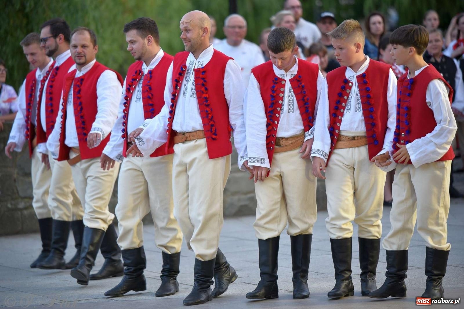 Zdjęcie w galerii na portalu naszraciborz.pl: Raciborska Noc Świętojańska - barwne widowisko nad wodą [FOTO i WIDEO] wiadomości z regionu