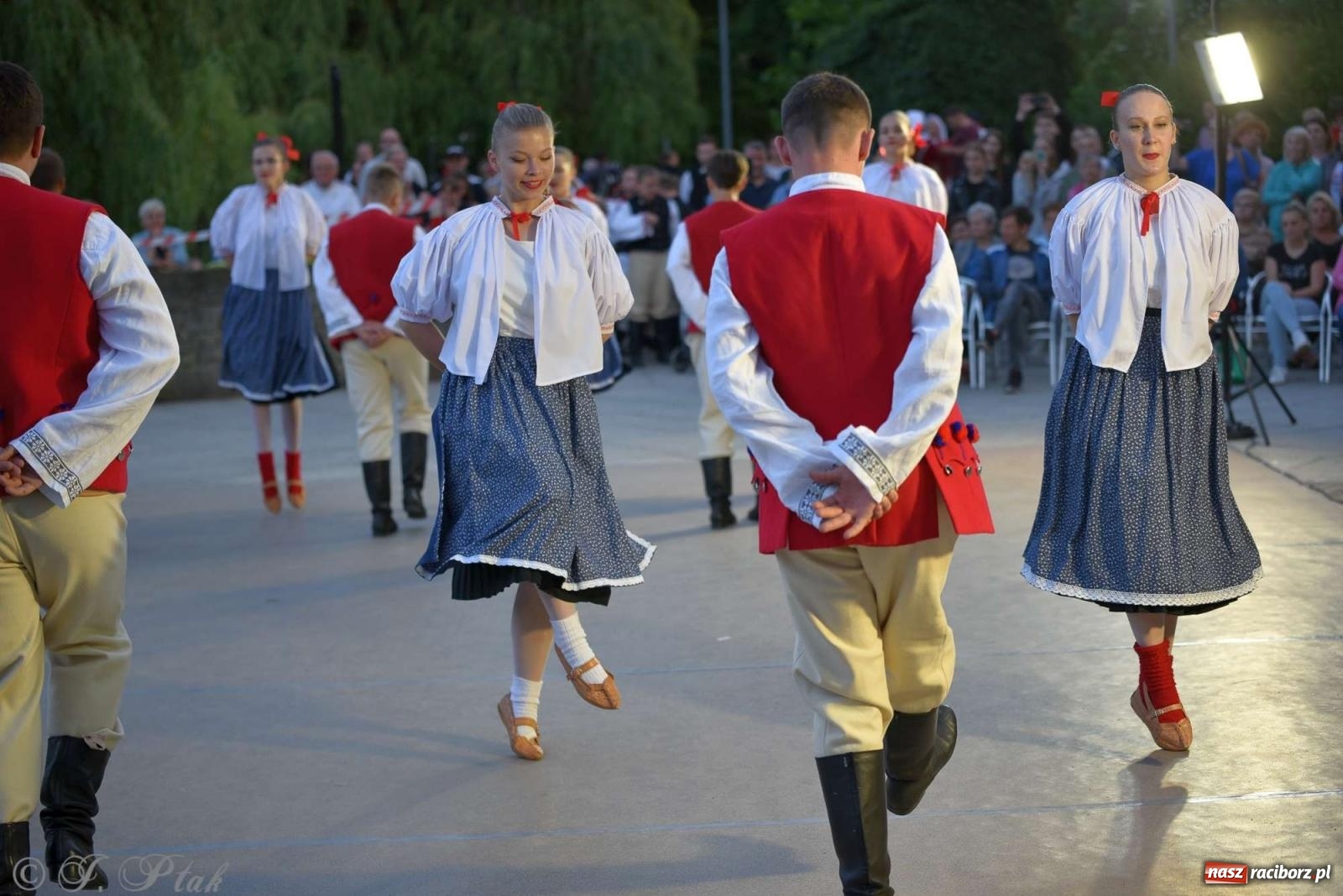 Zdjęcie w galerii na portalu naszraciborz.pl: Raciborska Noc Świętojańska - barwne widowisko nad wodą [FOTO i WIDEO] wiadomości z regionu