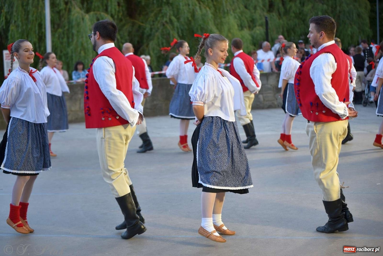 Zdjęcie w galerii na portalu naszraciborz.pl: Raciborska Noc Świętojańska - barwne widowisko nad wodą [FOTO i WIDEO] wiadomości z regionu
