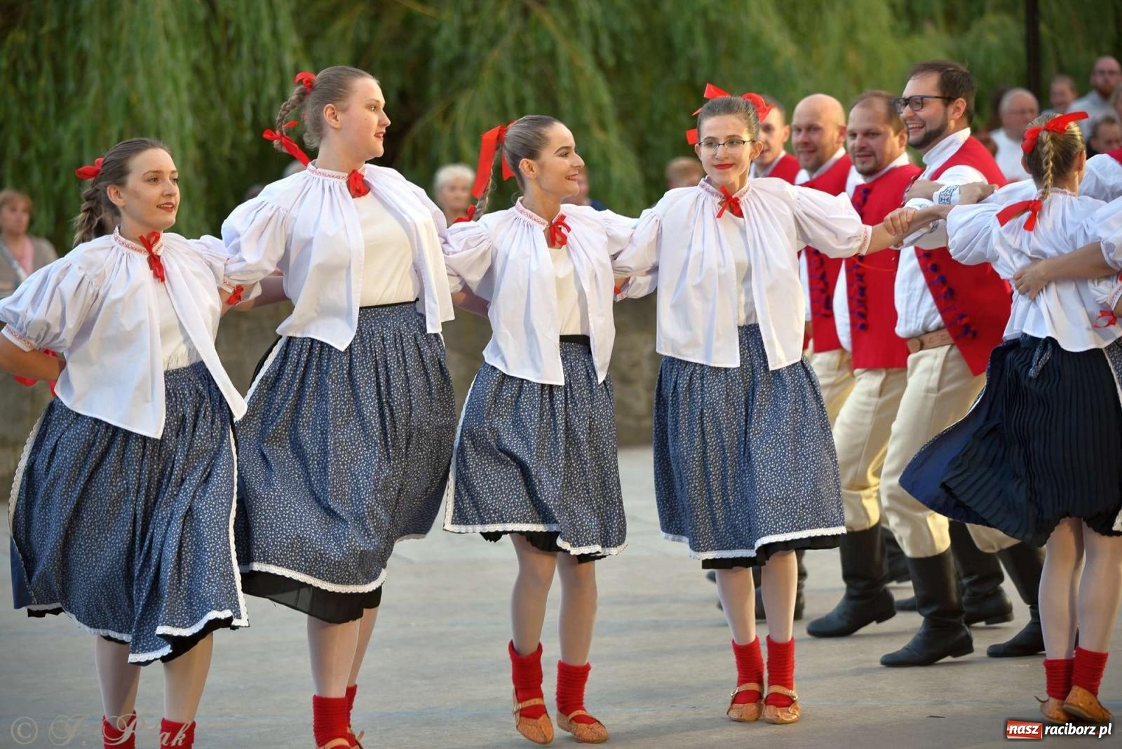 Zdjęcie w galerii na portalu naszraciborz.pl: Raciborska Noc Świętojańska - barwne widowisko nad wodą [FOTO i WIDEO] wiadomości z regionu
