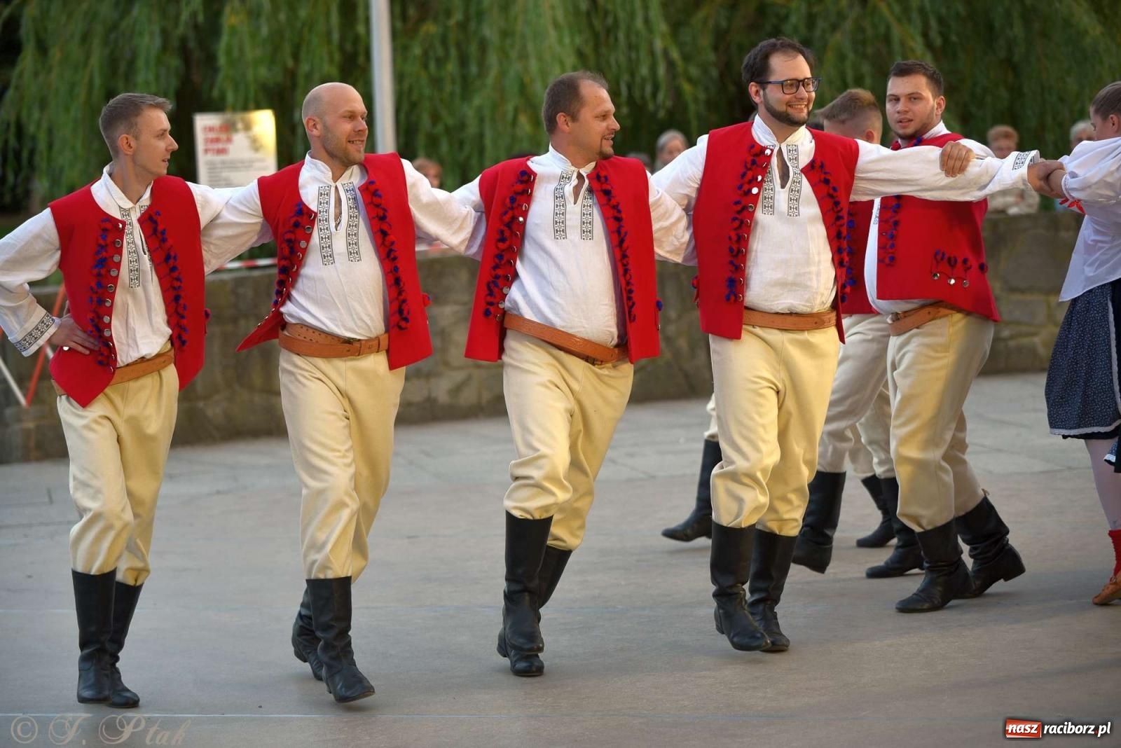 Zdjęcie w galerii na portalu naszraciborz.pl: Raciborska Noc Świętojańska - barwne widowisko nad wodą [FOTO i WIDEO] wiadomości z regionu