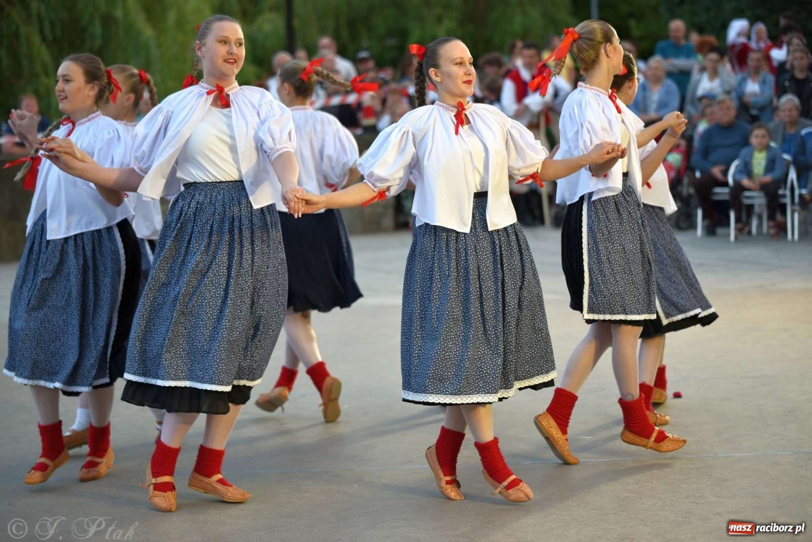 Zdjęcie w galerii na portalu naszraciborz.pl: Raciborska Noc Świętojańska - barwne widowisko nad wodą [FOTO i WIDEO] wiadomości z regionu