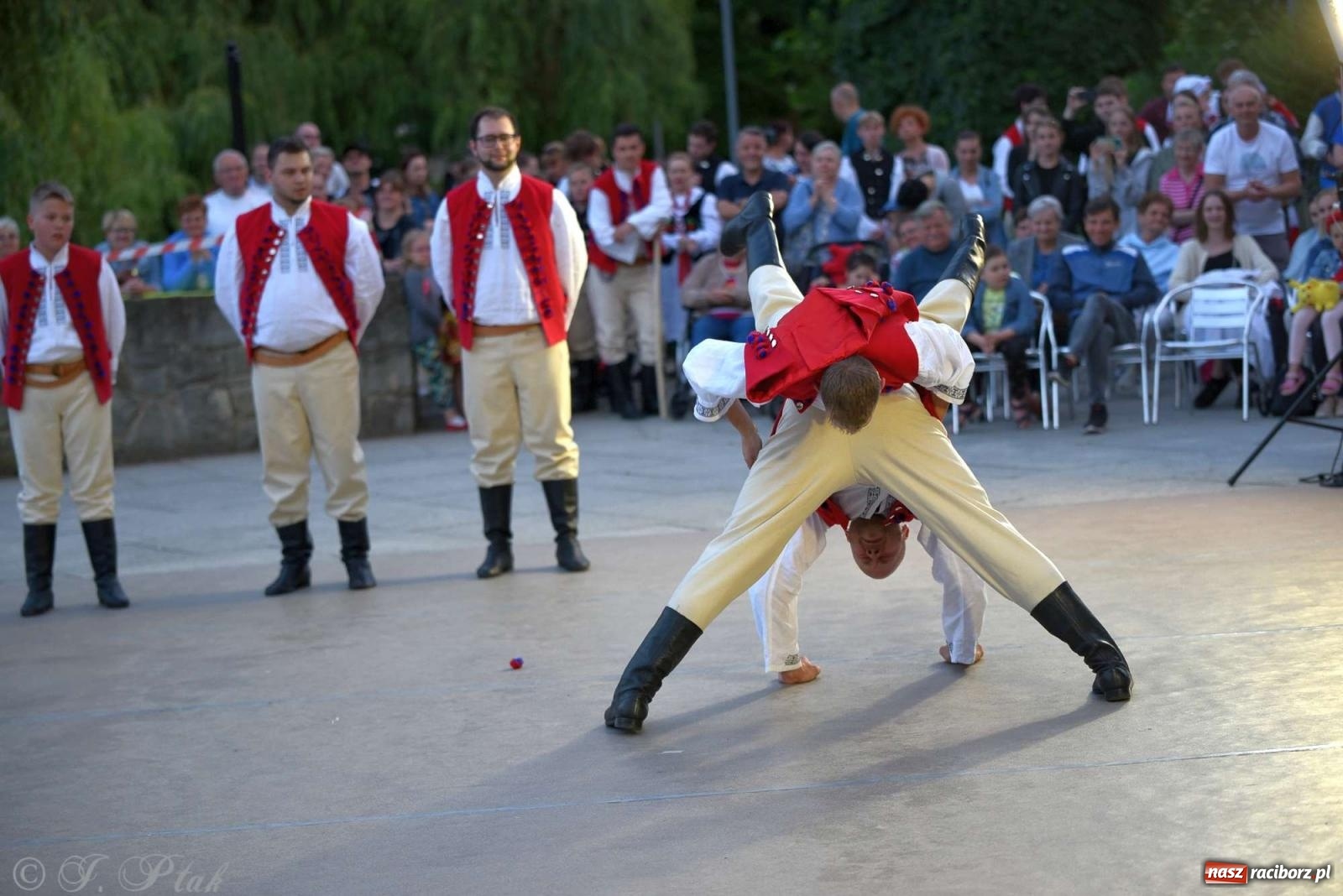 Zdjęcie w galerii na portalu naszraciborz.pl: Raciborska Noc Świętojańska - barwne widowisko nad wodą [FOTO i WIDEO] wiadomości z regionu