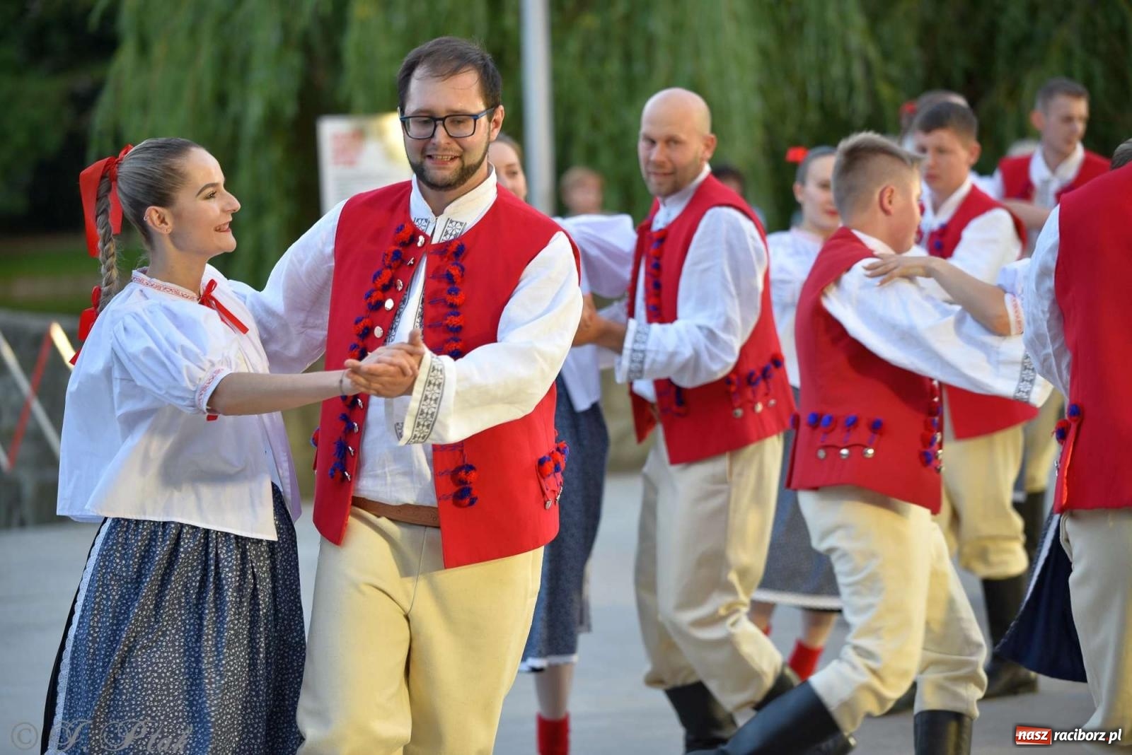 Zdjęcie w galerii na portalu naszraciborz.pl: Raciborska Noc Świętojańska - barwne widowisko nad wodą [FOTO i WIDEO] wiadomości z regionu